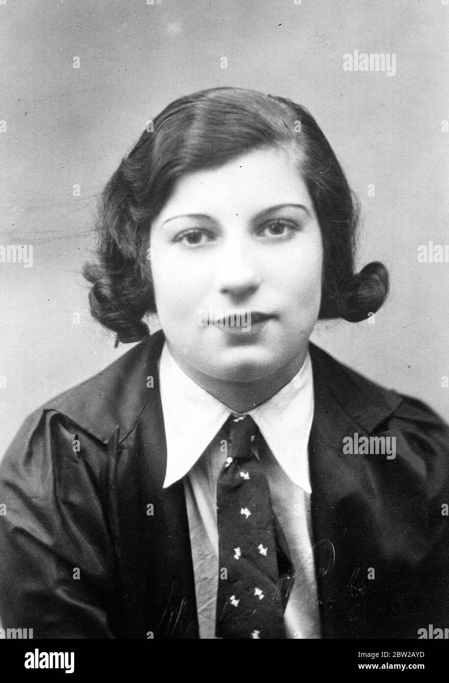 Indossando solo un cappotto leggero sopra la sua divisa cameriere, Miss Phyllis Evelyn Goard, una ragazza di 18 anni Southend, è scomparsa. Ha lasciato il suo posto di lavoro per andare a casa nostra a Southend-on-Sea il 25 settembre, e non è stata vista da allora. La ragazza è 5'7, in altezza con fresca carnagione, occhi blu e capelli castani auburn. Ha le punte a rete sul piede sinistro. 24 novembre 1937 Foto Stock