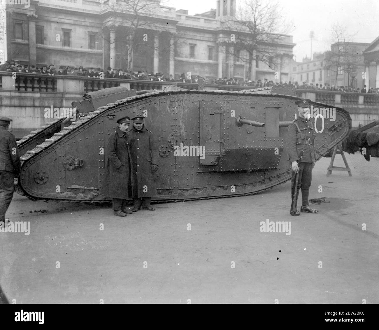 Serbatoio in Trafalgar Square. 24 novembre 1917 Foto Stock