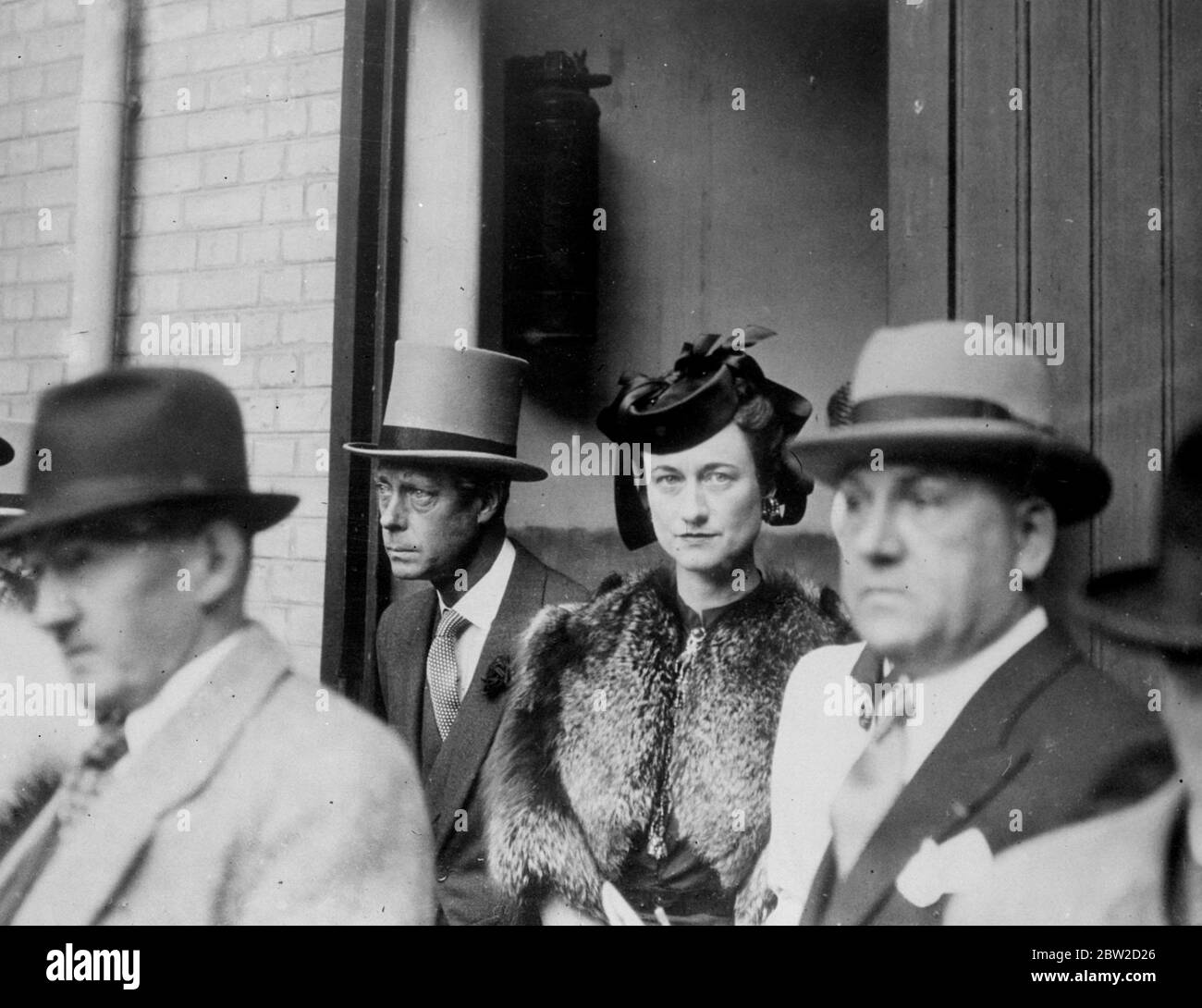 Il Duca e la Duchessa di Windsor erano tra gli spettatori di Longchamp quando Pharis di proprietà di M. Marcel Boussac e guidato da C. Elliot, ha vinto il Gran premio di Parigi. Secondo fu il tricameren del Barone E.De Rothschild e terzo fu l'Etalon OR di M. Robert Lazard, guidato da W. Johnstone. Spettacoli fotografici: Il Duca e la Duchessa di Windsor a Longchamp 26 giugno 1939 Foto Stock