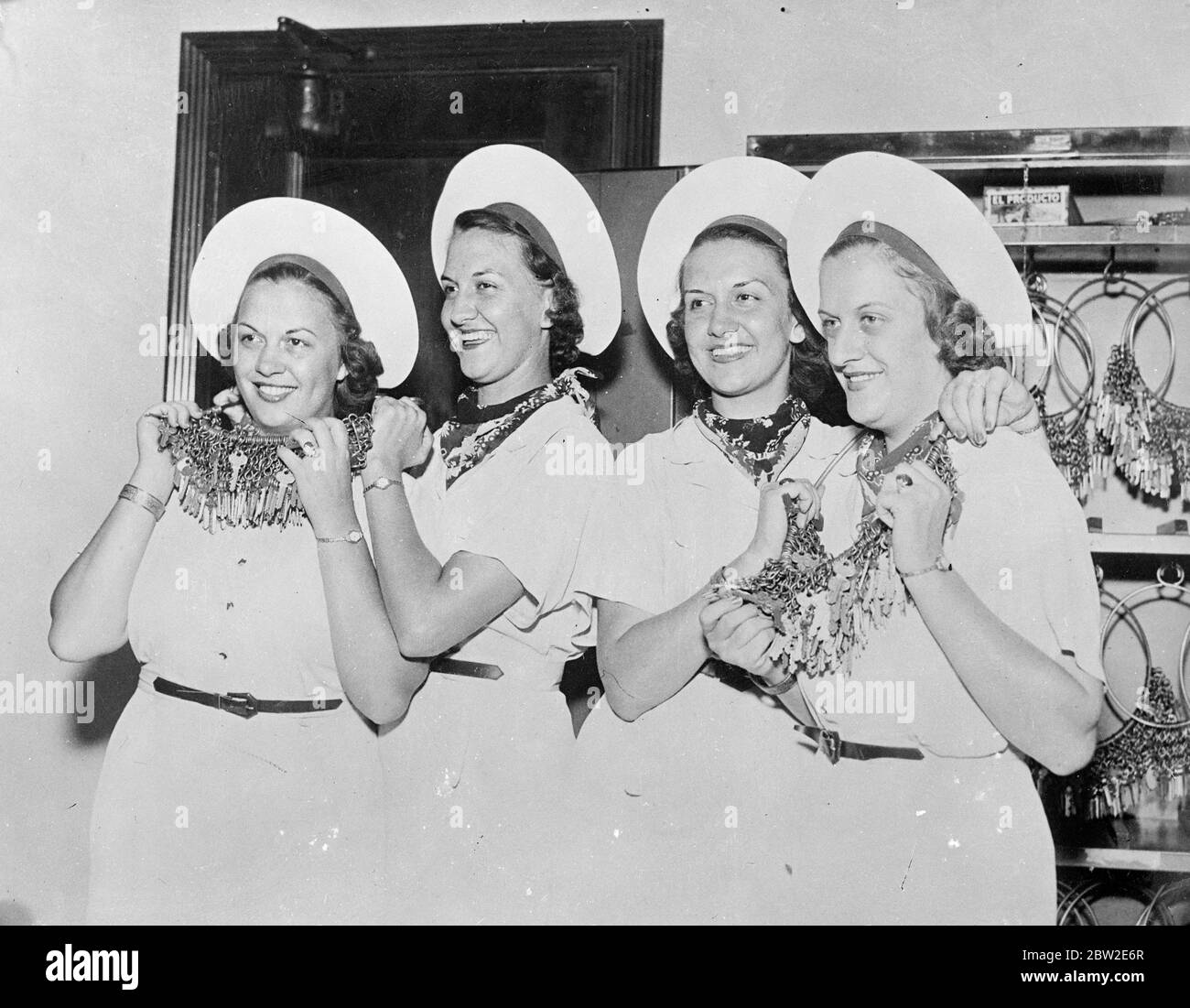 I Quadruplet Keyes e le loro Keyes. E due anni e conosciuti per raggiungerli in beneficenza sono stati dati le chiavi della città quando sono arrivati a Chicago. 23 luglio 1937[?] Foto Stock