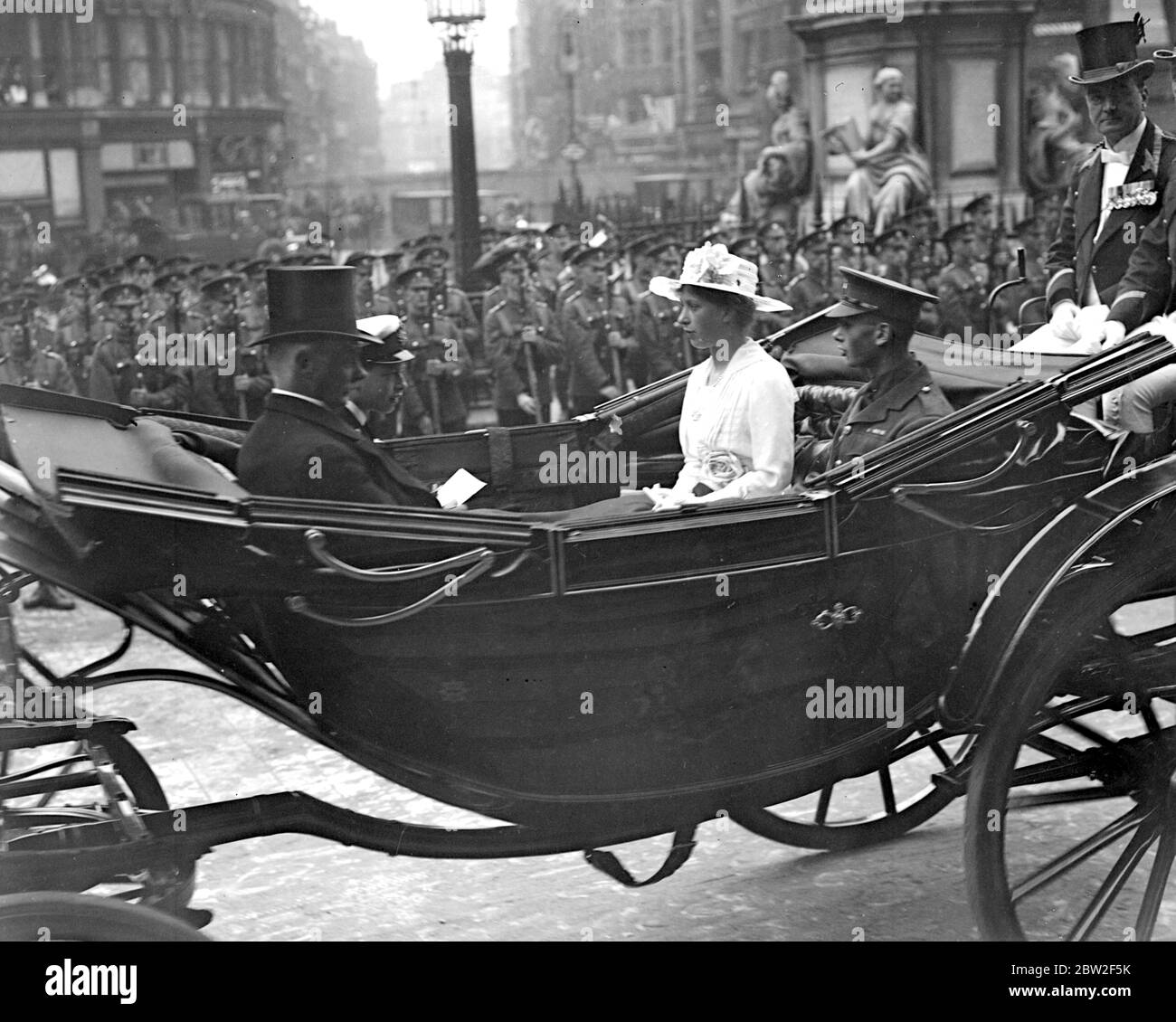Servizio di matrimonio Silver presso St Paul's. Principessa Maria, Principe Enrico, Principe Giorgio e Grotta di Sir George. 6 agosto 1918 Foto Stock
