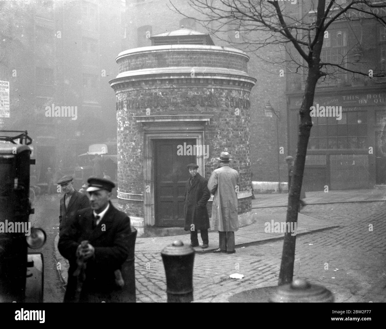 Ingresso del tunnel a Tower Hill, Londra. 1933 Foto Stock
