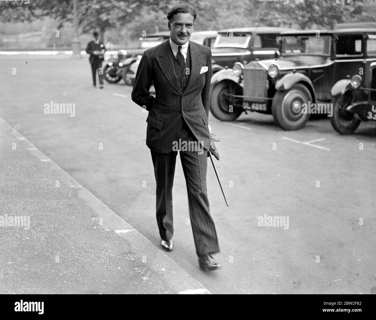 Onorevole Anthony Eden. 13 ottobre 1935 Eden, [Robert] Anthony politico britannico; segretario degli esteri britannico 1935-1938, 1940-1945, 1951-1955; primo ministro britannico 1955-1957; rassegnato sulla crisi di Suez  1897-1977 Foto Stock