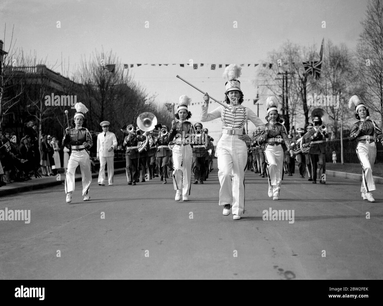Re George VI e la regina Elisabetta in Canada tour 1939 . La Greenaway High School Band di Coleraine, Minnesota, Stati Uniti, ha viaggiato per circa 400 chilometri fino a Fort William, Ontario, per dare un saluto musicale americano al Re e alla Regina. Foto Stock
