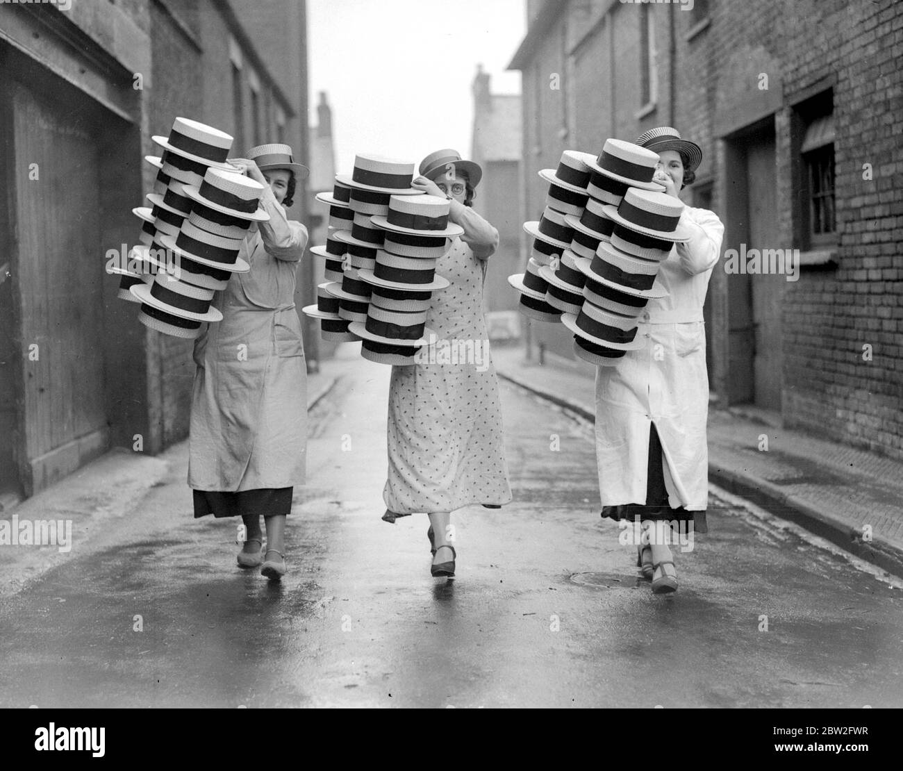 La fabbricazione del cappello di feltro e di paglia ad A.E Olney & Co. Ltd. (Ora Olney Headwear Ltd.) , 43 York Street , Luton . 24 aprile 1934 Foto Stock