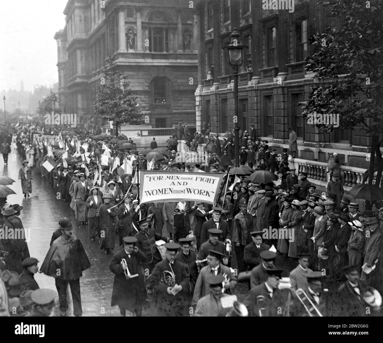 Marcia delle donne attraverso Londra. 1914 Foto Stock