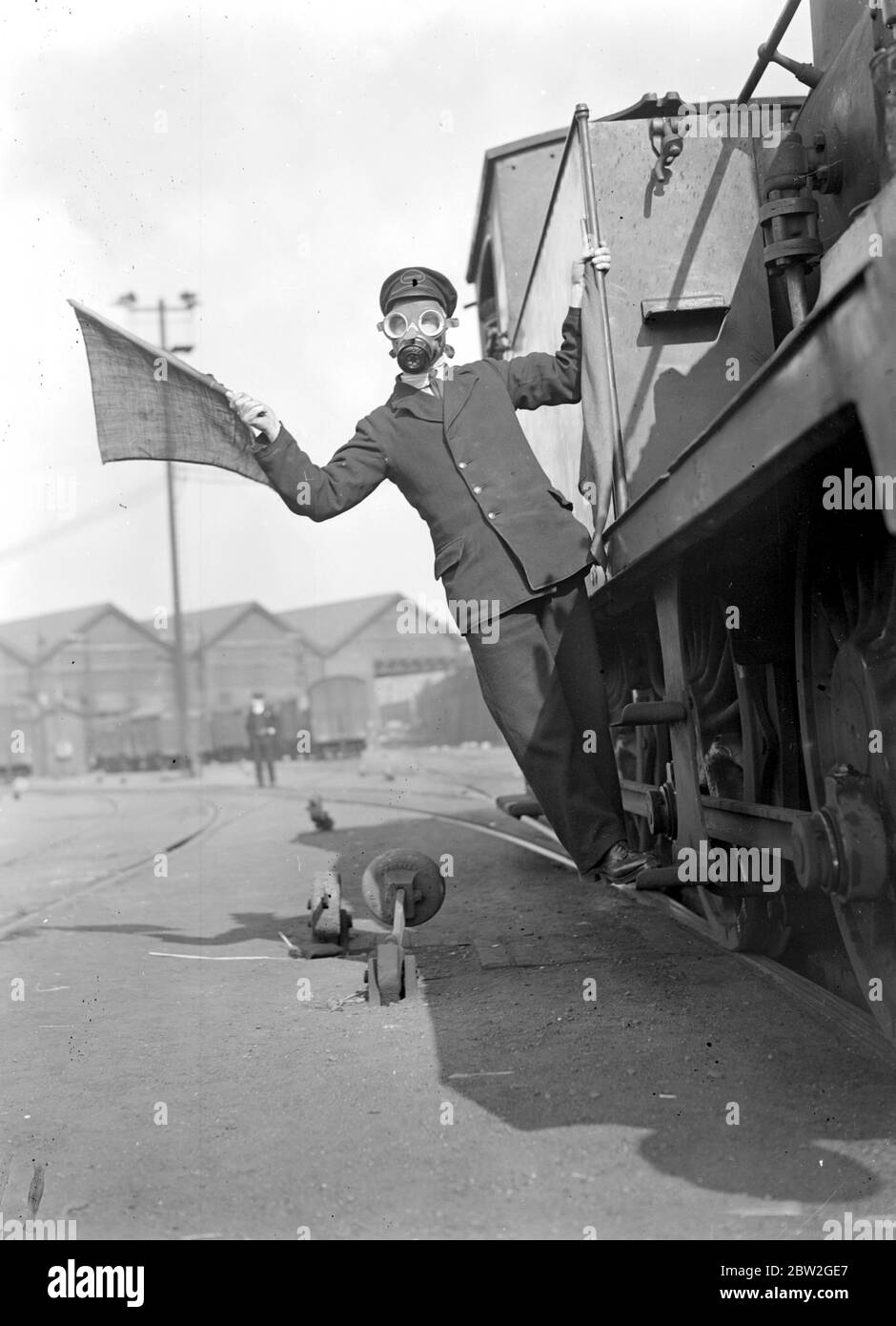 Precauzioni Air RAID. Formazione per i dipendenti della Southern Railway, a Vauxhall. 1 aprile 1938 Foto Stock