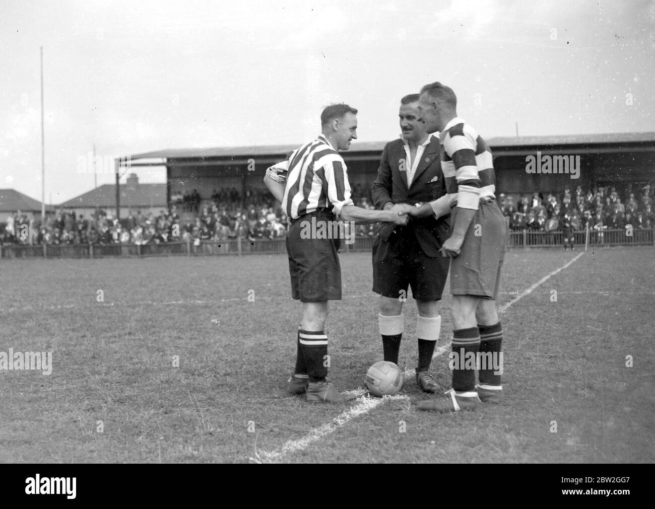 Calcio d'inizio a Dartford, Kent. Vs Tunbridge Wells Rangers Southern League 25 agosto 1934 Foto Stock