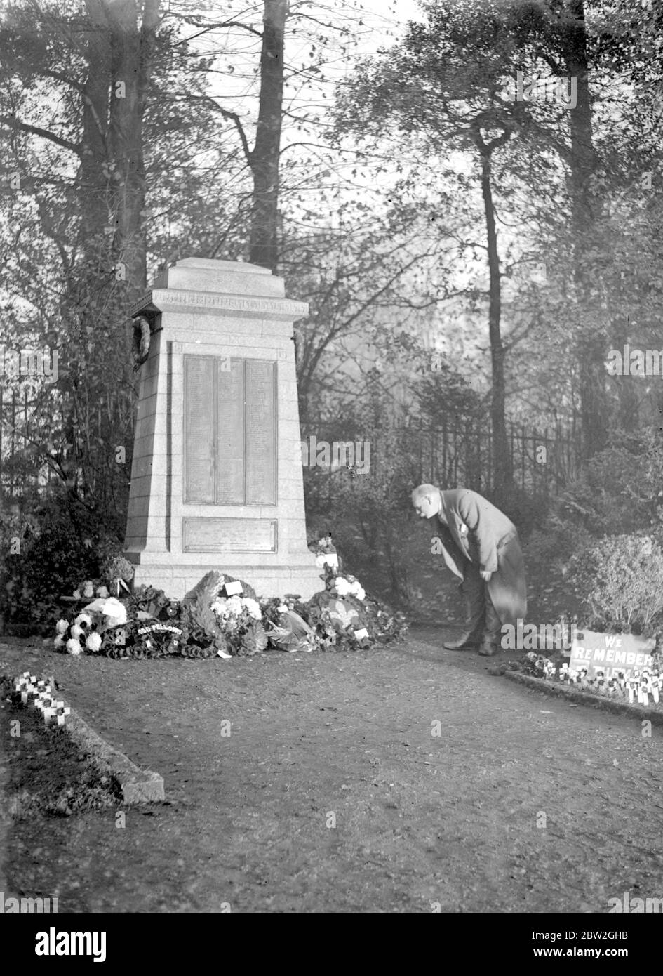 Armistice giorno nella nebbia a Sidcup, Kent. Memoriale è stato aggiornato. 11 novembre 1934 Foto Stock