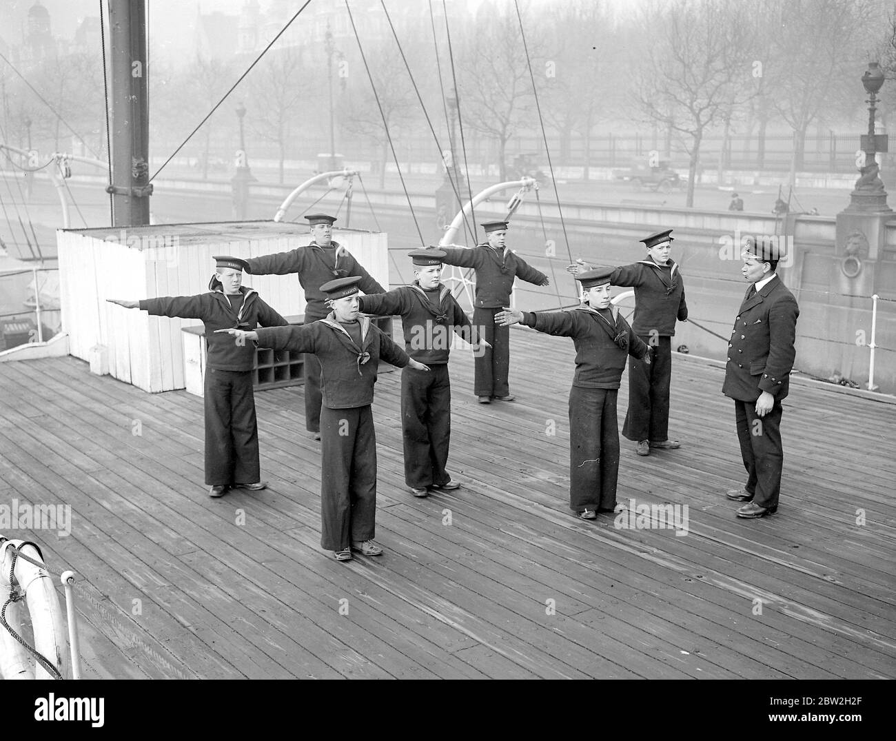 I ragazzi della nave da addestramento TS Warnonostante, recentemente distrutta da un incendio, sono ora a bordo del presidente. 20 marzo 1918 Foto Stock