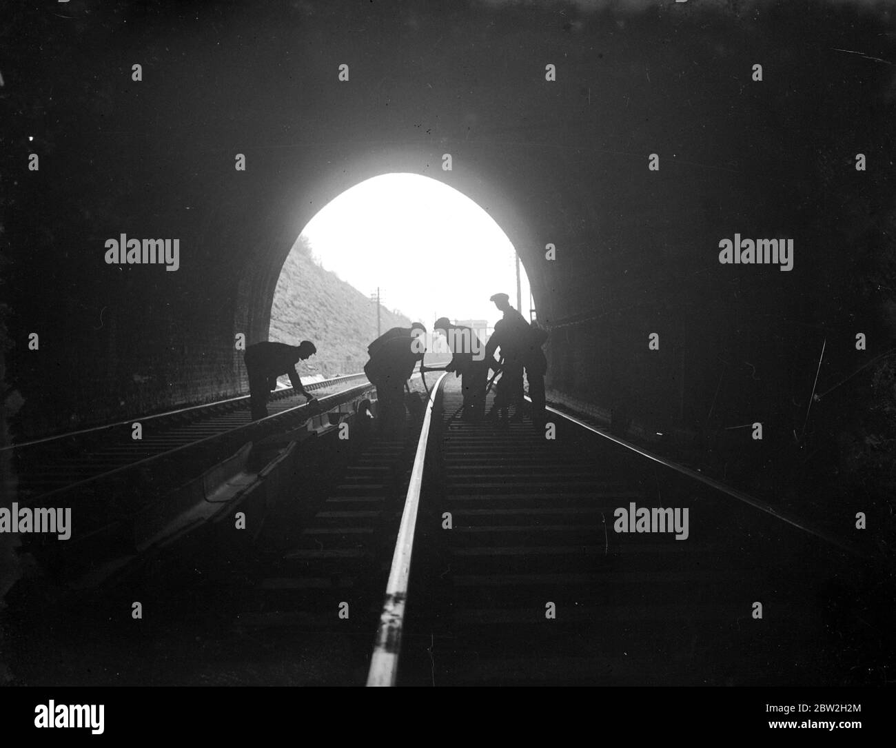 Lavoratori ferroviari in galleria. 1934 Foto Stock
