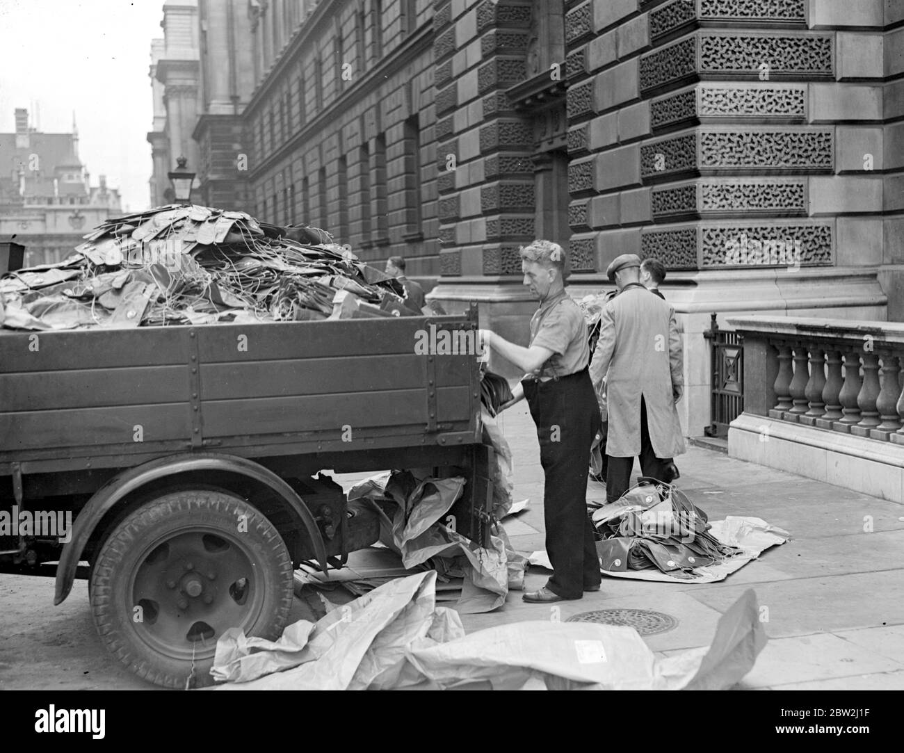 Crisi di guerra, 1939. Precauzioni Air RAID. Evacuazione - attrezzatura per il Dipartimento di Governo. 2 settembre 1939 Foto Stock