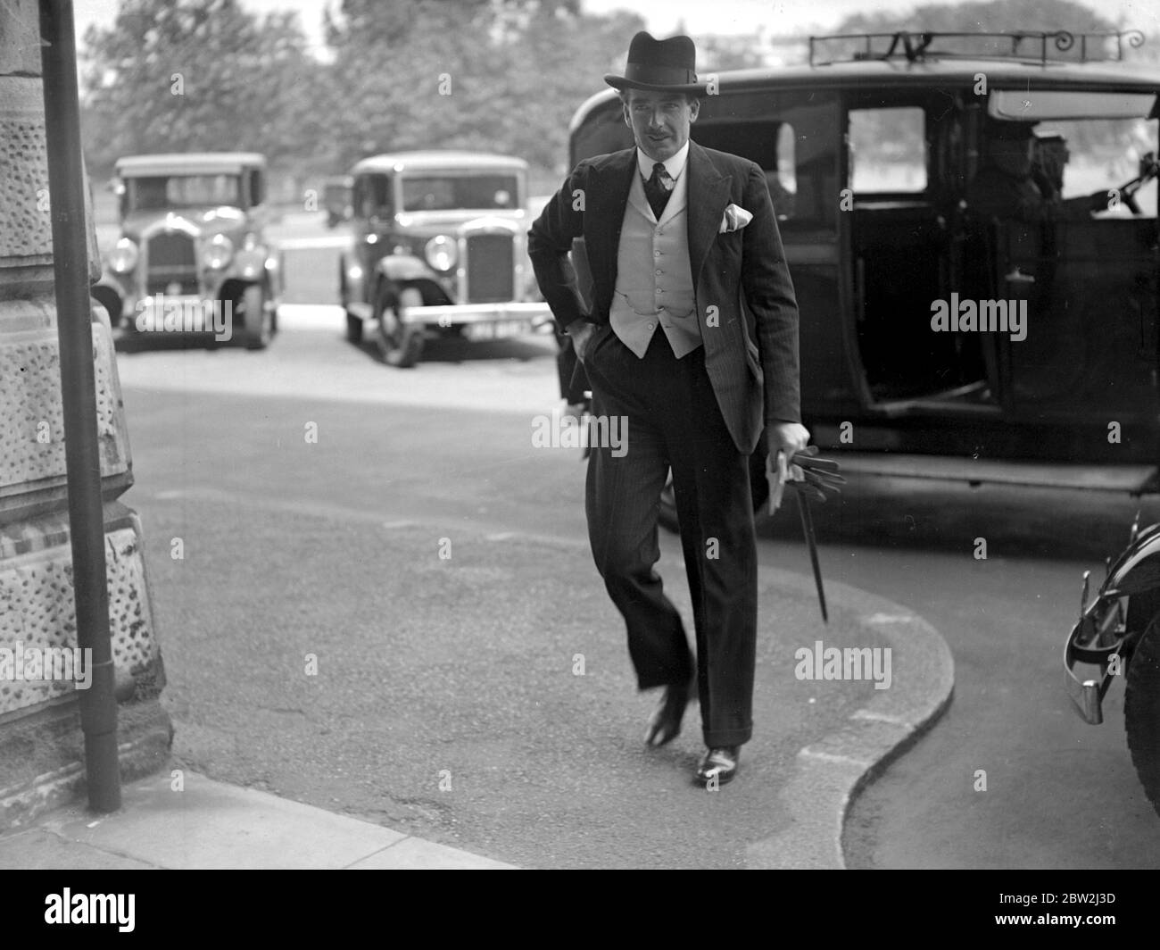 Onorevole Anthony Eden. 13 ottobre 1935 Eden, [Robert] Anthony politico britannico; segretario degli esteri britannico 1935-1938, 1940-1945, 1951-1955; primo ministro britannico 1955-1957; rassegnato sulla crisi di Suez  1897-1977 Foto Stock