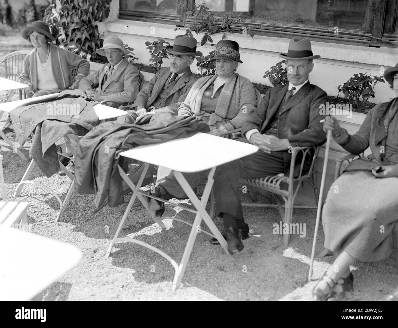 A Aix-Les-Bains, il signor Bonar Law con il signor e la signora Rudyard Kipling. 31 ottobre 1923 Foto Stock A Aix-Les-Bains, il signor Bonar Law con il signor e la signora Rudyard Kipling. 31 ottobre 1923 Foto Stock
