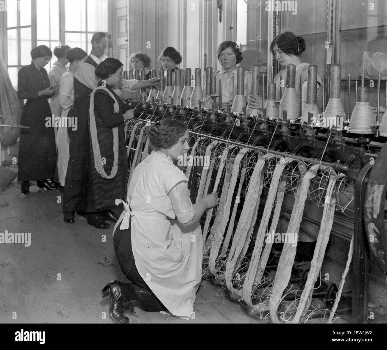 Il lavoro della regina per le donne. Fabbrica di calze presso la sede centrale 1914 - 1918 Foto Stock