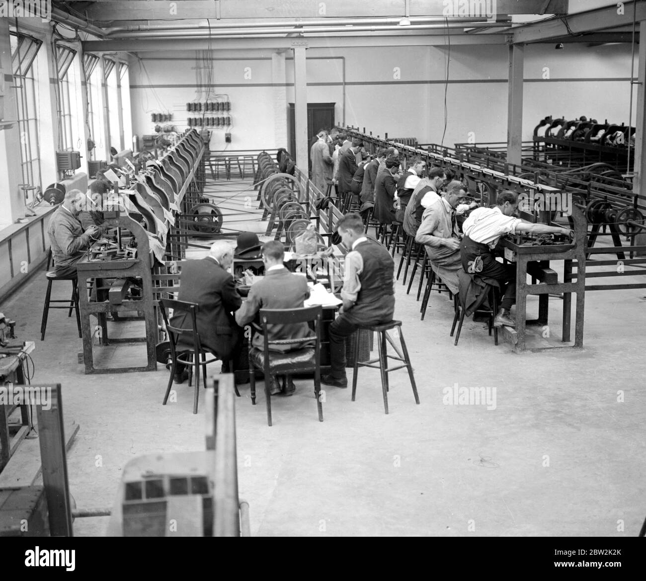 Soldati dimessi imparando il taglio di diomonde alle opere del signor Bernard Oppenheimer a Brighton . 5 giugno 1918 Foto Stock