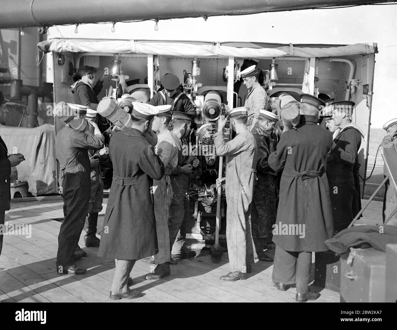 La flotta atlantica a Moray Firth. Preparandosi per grandi sparare su renown. Carico n. 3. 4 pollice gruppo - sono raggruppati in tre e sono alimentati simultaneamente da elettricità. 1928 Foto Stock