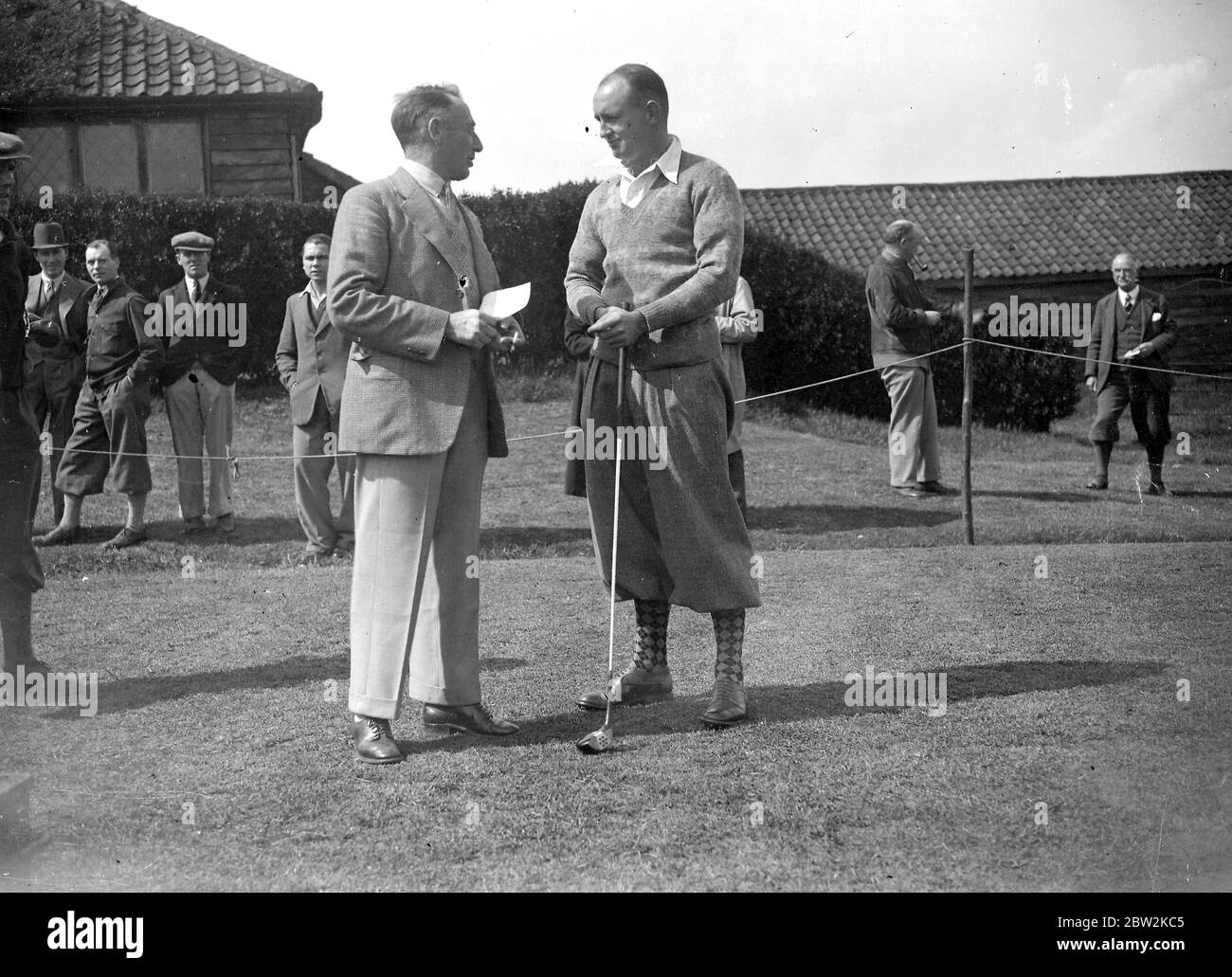 Il giocatore australiano di cricket, Bill o'Reilly, giocando a golf. 1934 Foto Stock