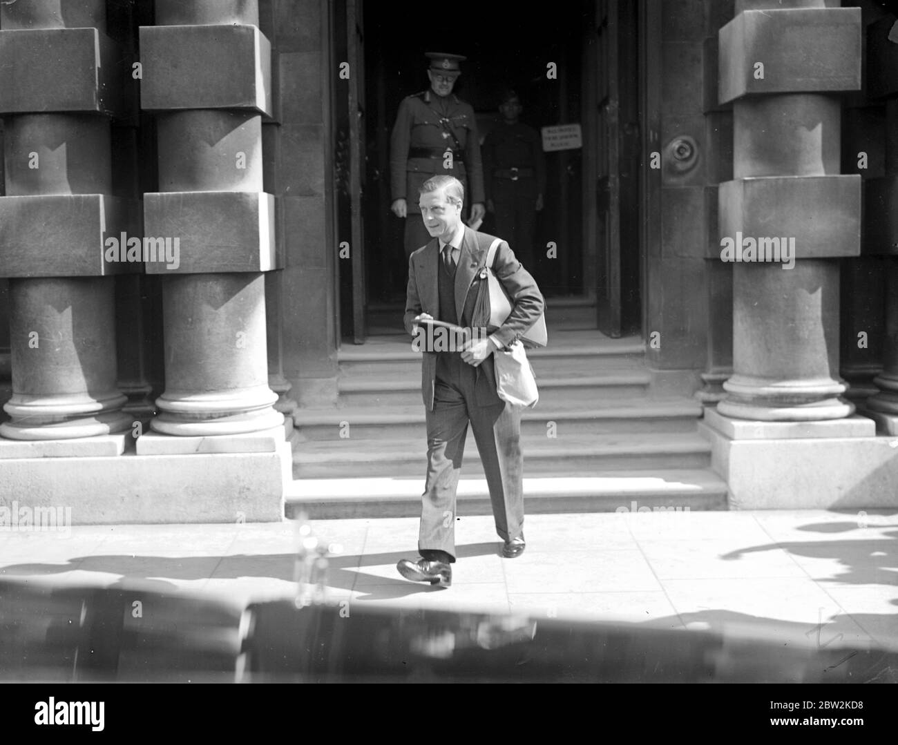 Duca di Windsor che lascia l'Ufficio della Guerra. 18 settembre 1939 Foto Stock