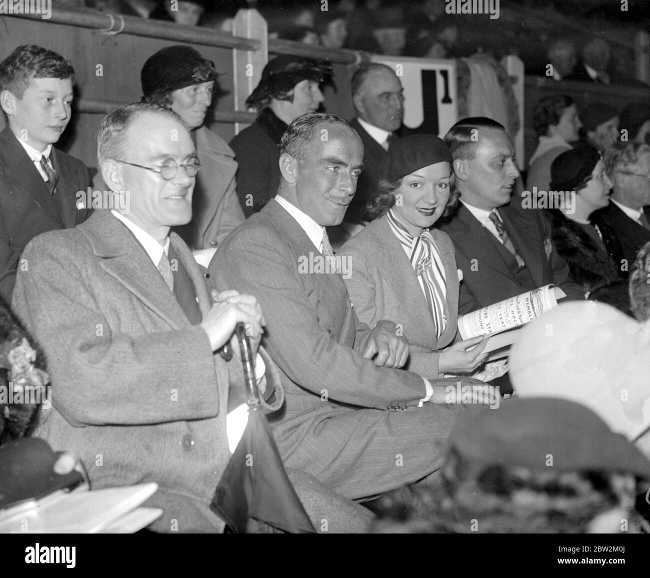 Giorno di apertura del Circo di Bertram Mills a Olympia. Capitano Campbell Black e la sua fidanzata, Miss Florence Desmond. 1934 Foto Stock