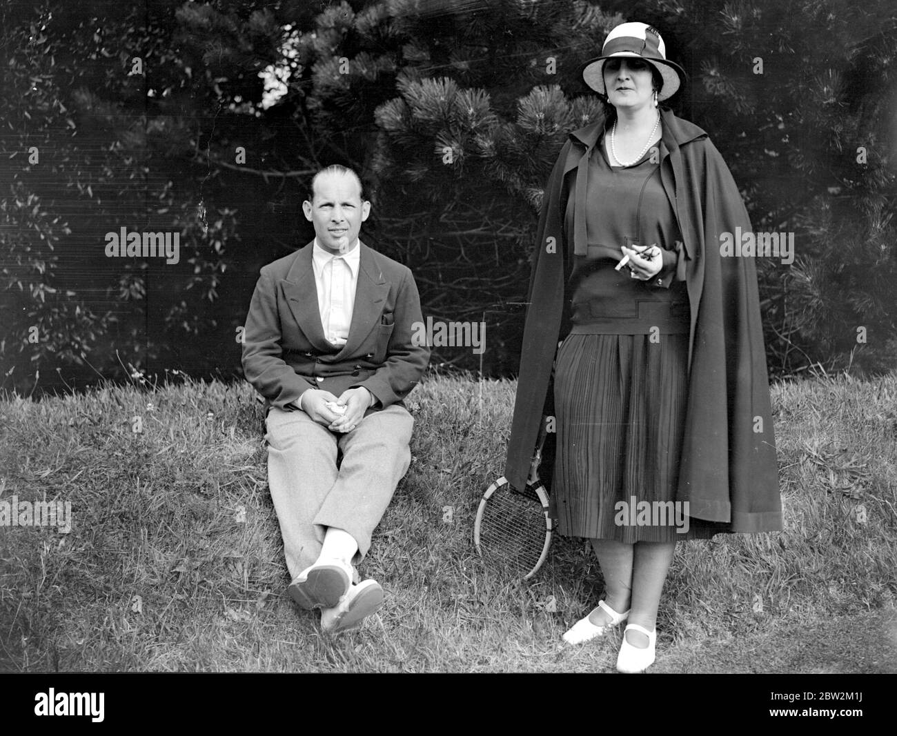 A Newhaven Court Cromer. L'ex Re e Regina di Grecia 1930[?] Foto Stock