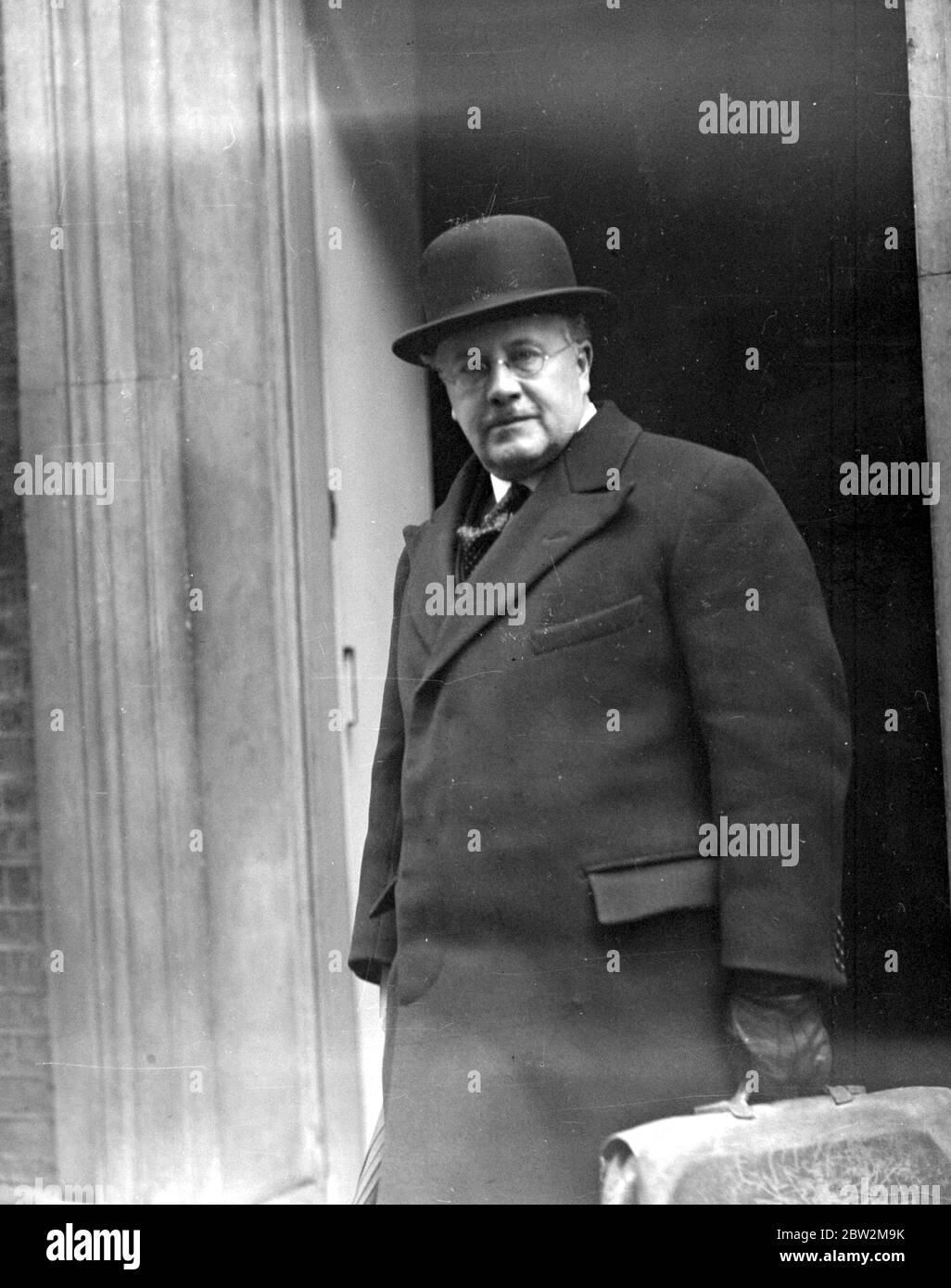 Sir Kingsley Wood a Downing Street. 13 ottobre 1935 Foto Stock