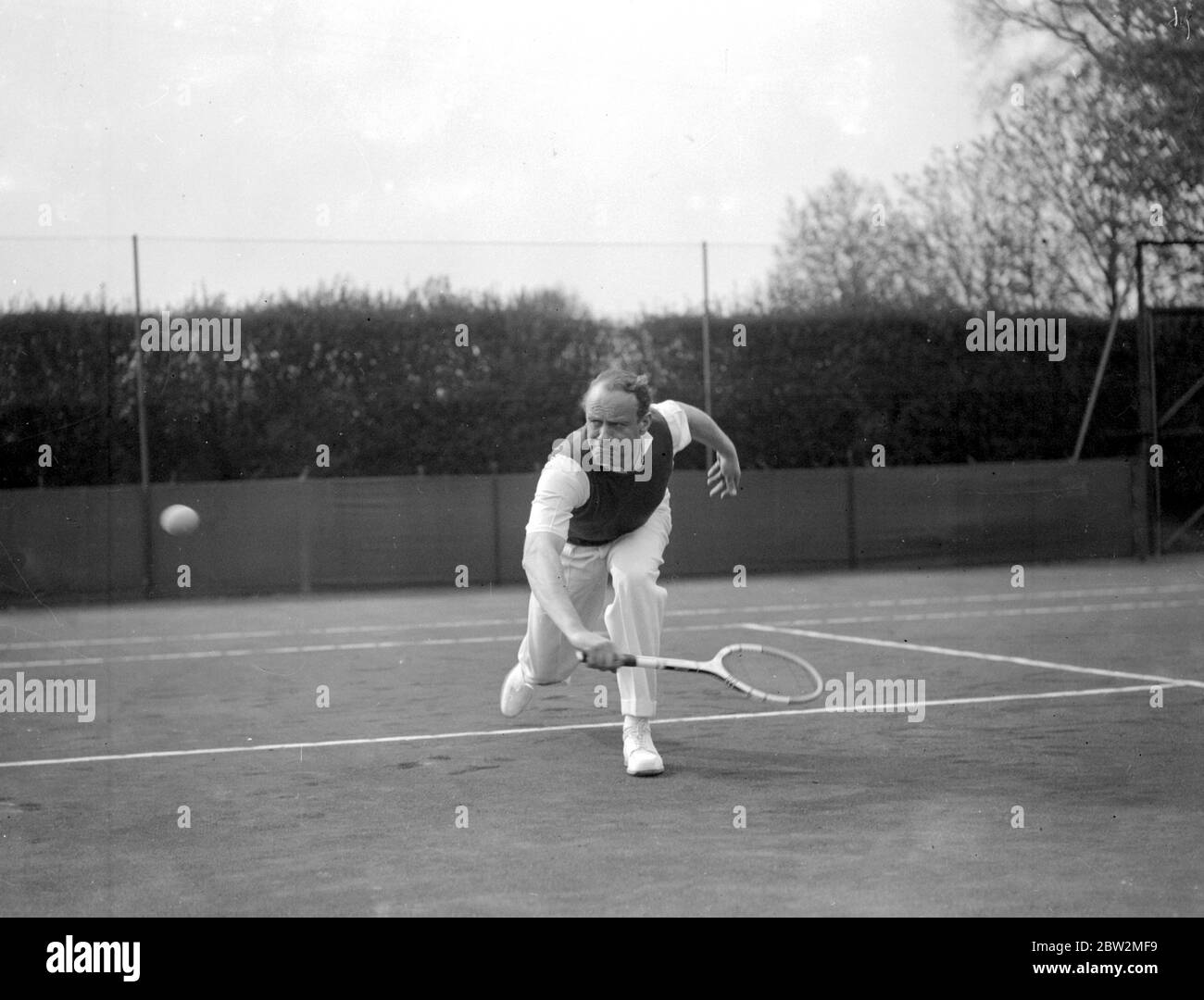 Tennis di Roehampton. MR Vic Oliver, scenico e radio star. 1938 Foto Stock