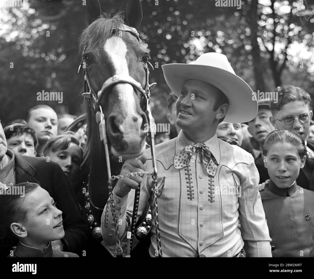 Al Savoy, Londra. Gene Autry, il Cowboy di canto e il suo cavallo. 2 agosto 1939 Foto Stock