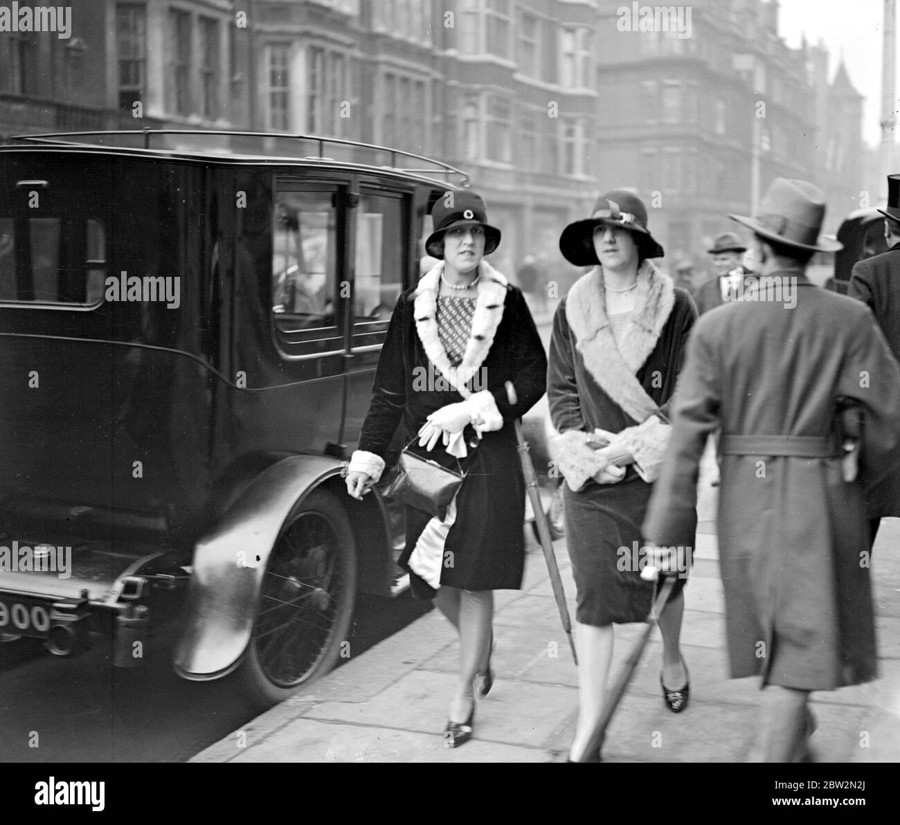 NAll-Cain: Matrimonio Pennyman a St Mark's North Audley Street. Spettacoli fotografici: Miss Sheila Lockie e Miss Barbara Brotherhood. 1 novembre 1927 Foto Stock