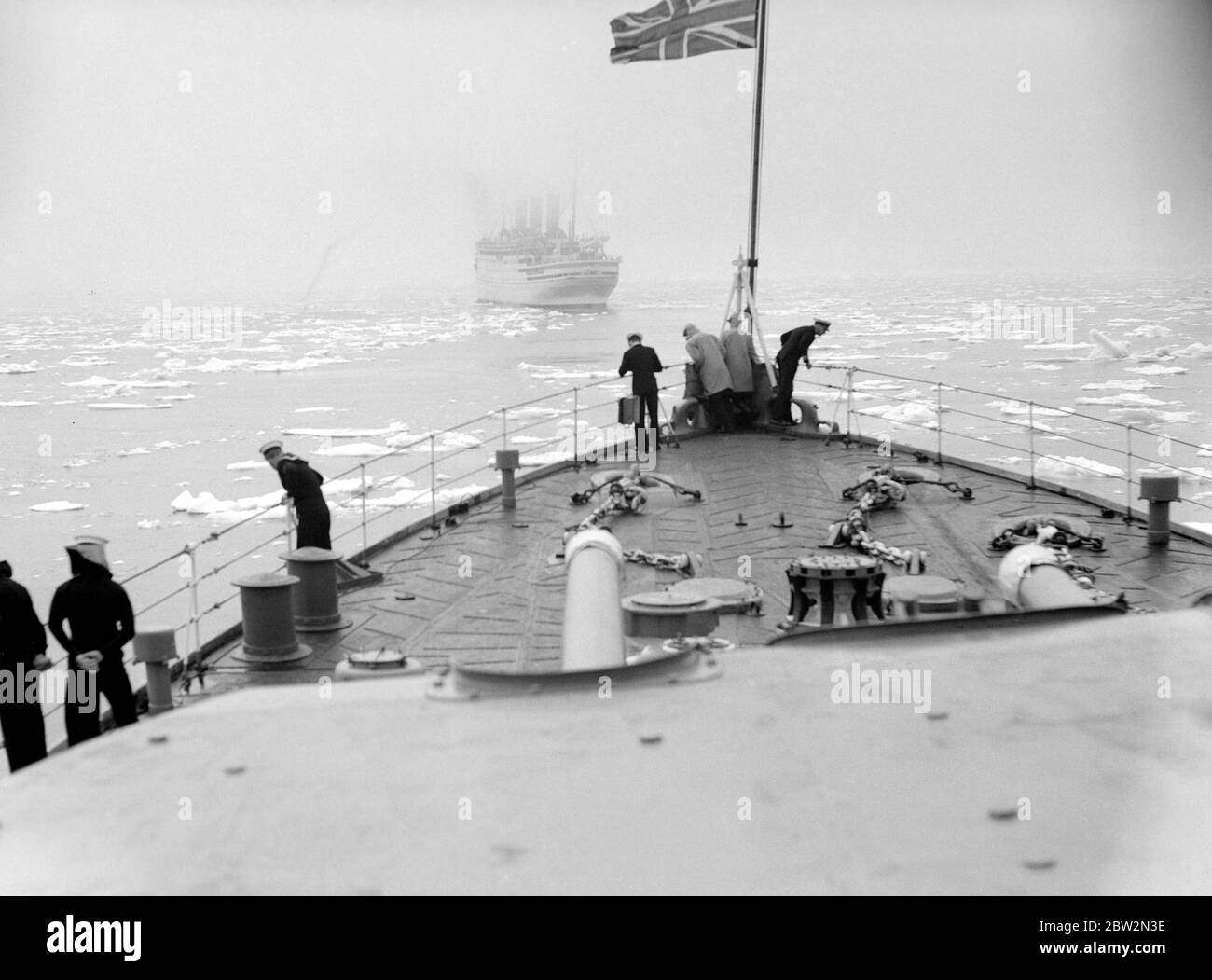 Il giro reale del Canada e degli Stati Uniti da re George VI e dalla regina Elizabeth, 1939 nebbia e ghiaccio di mare intorno a H. M . S . Southampton nell'Atlantico settentrionale . Foto Stock