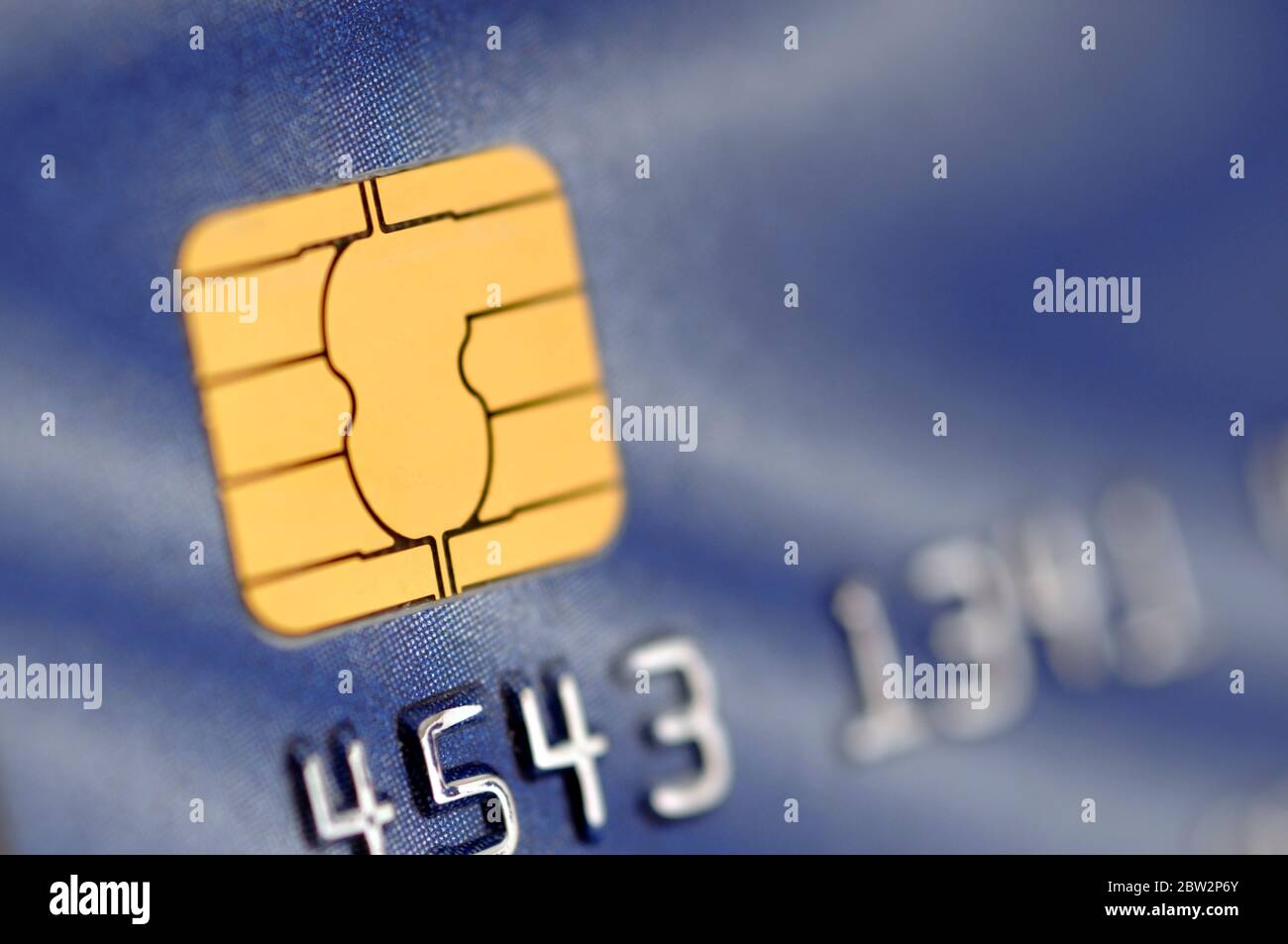 Primo piano del microchip in una carta di credito Foto Stock