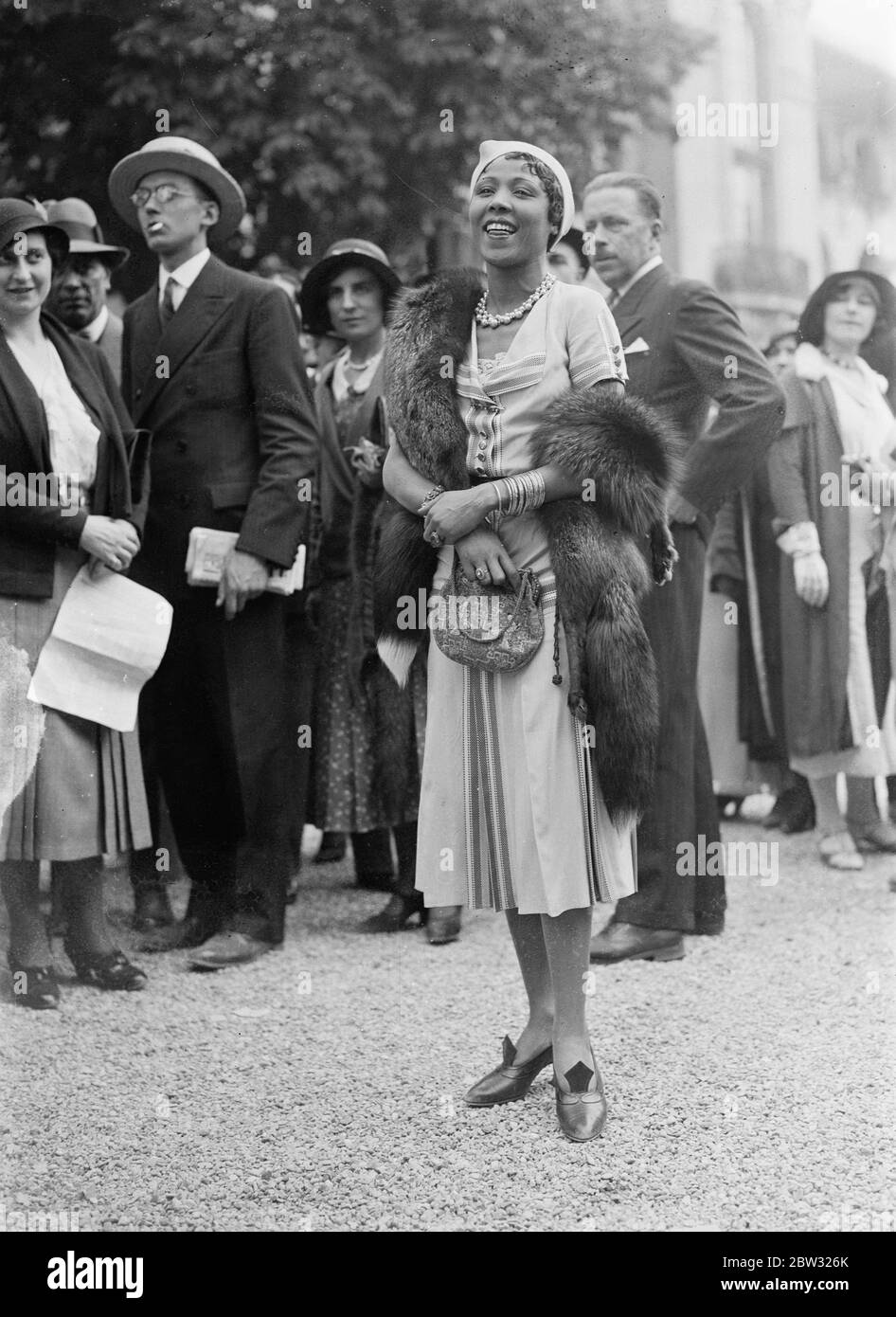 Moda impressionante al Gran Premio di Francia riunione a Longchamps . Una delle mode più suggestive che si sono viste al Gran Premio di Francia a Longchamps . 27 giugno 1932 Foto Stock