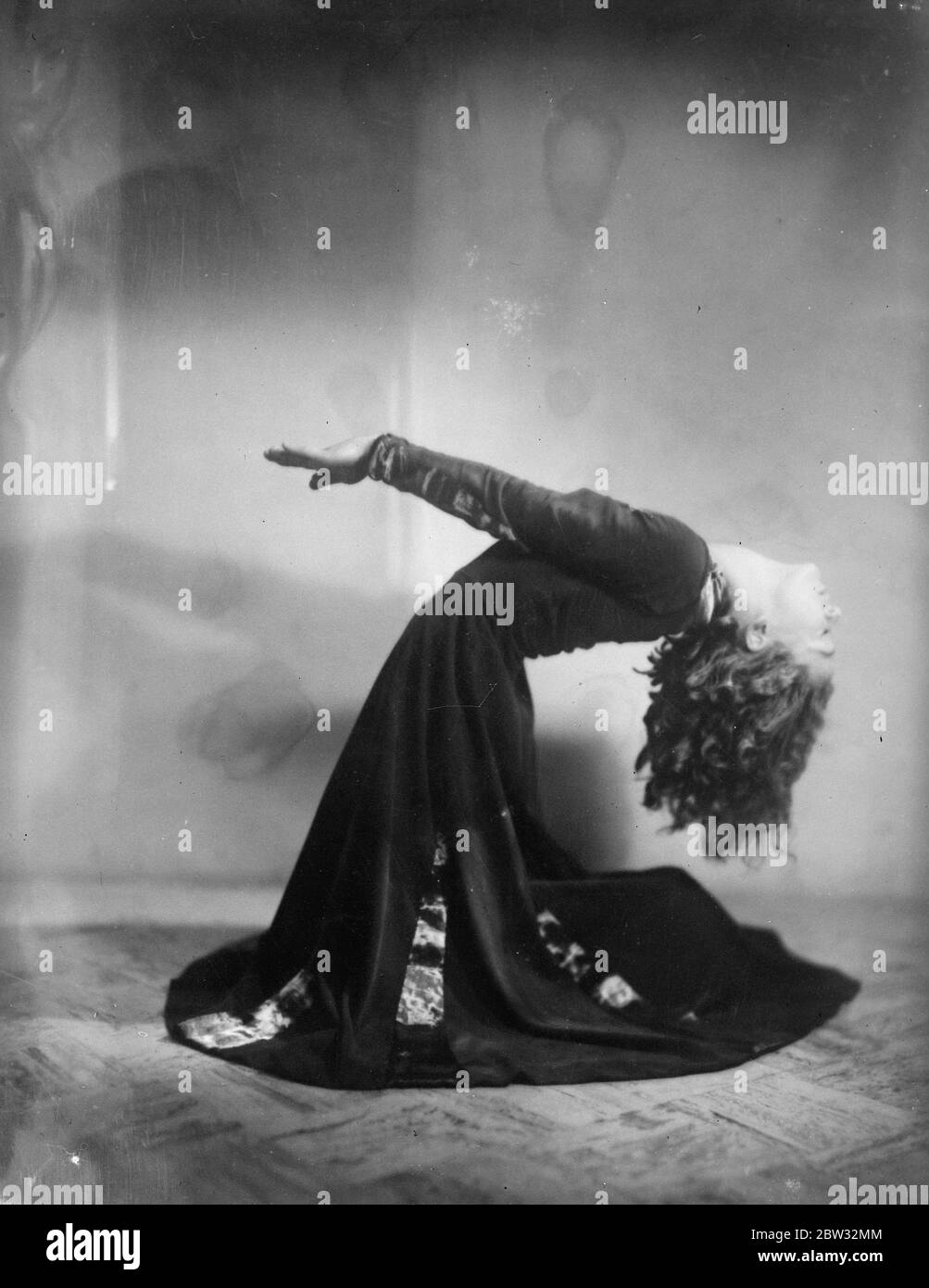 Miss Leslie Burrowes , ballerina in posa . 1932 Foto Stock