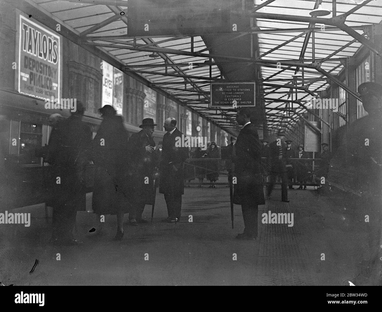 Duke Connaught alla stazione Victoria . 6 maggio 1932 Foto Stock
