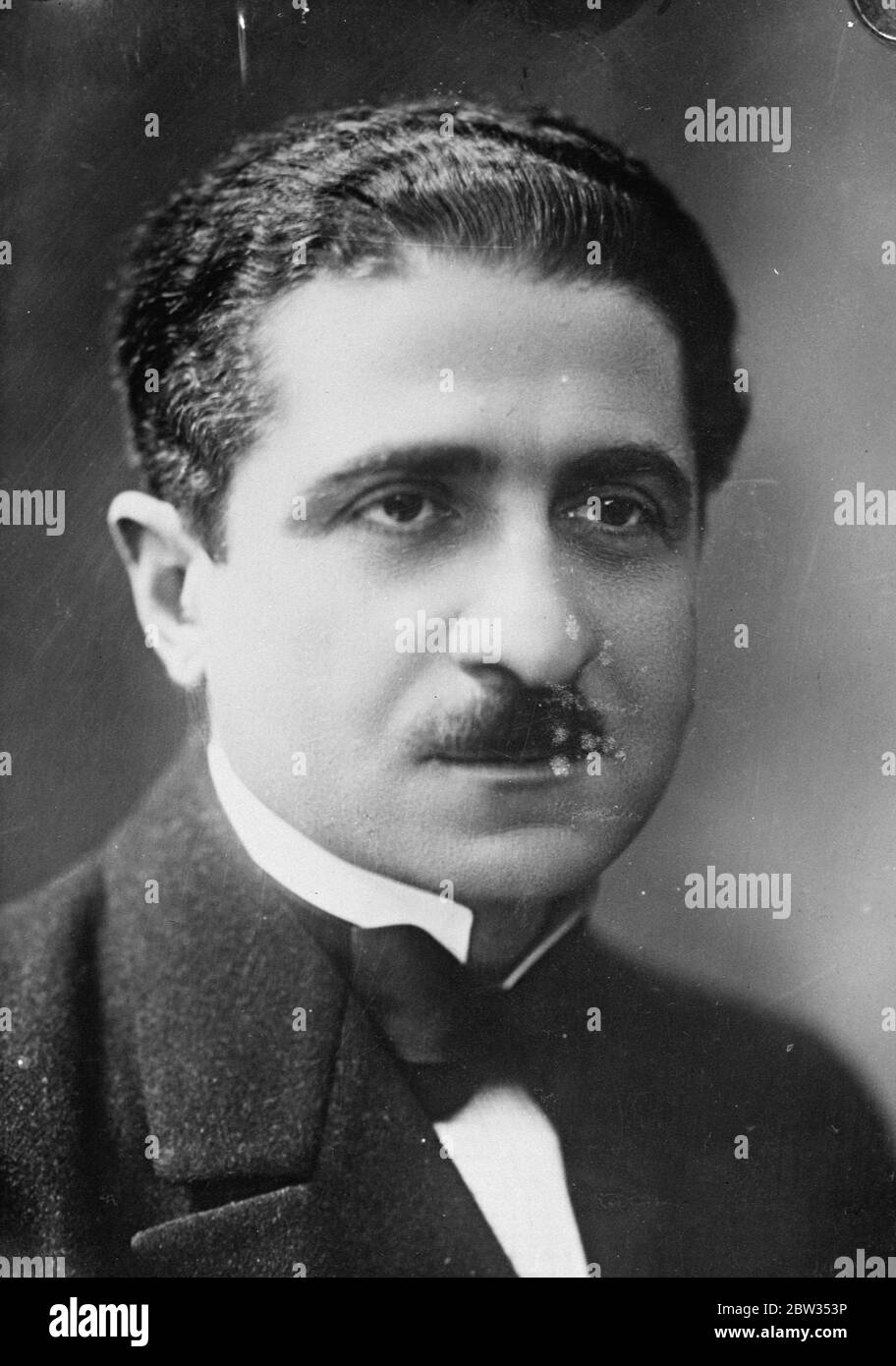 Governo francese ufficiale sparò morto , donna amica arrestata . Un funzionario di alto governo, M Jean Causeret , Prefetto del Dipartimento Bouches du Rhone a Marsiglia , è stato trovato morto con un proiettile rivoltatore nella sua testa nella lussuosa casa di Madame Germaine D'Anglemont , una donna della Società di Parigi . La donna , che era un intimo amico del morto , fu interrogata dalla polizia e poi arrestata e acccarica di aver sparato il colpo fatale . La polizia ha affermato che nel corso di una violenta disputa era stata minacciata dal suo amico e sparata in autodifesa . Ma Foto Stock