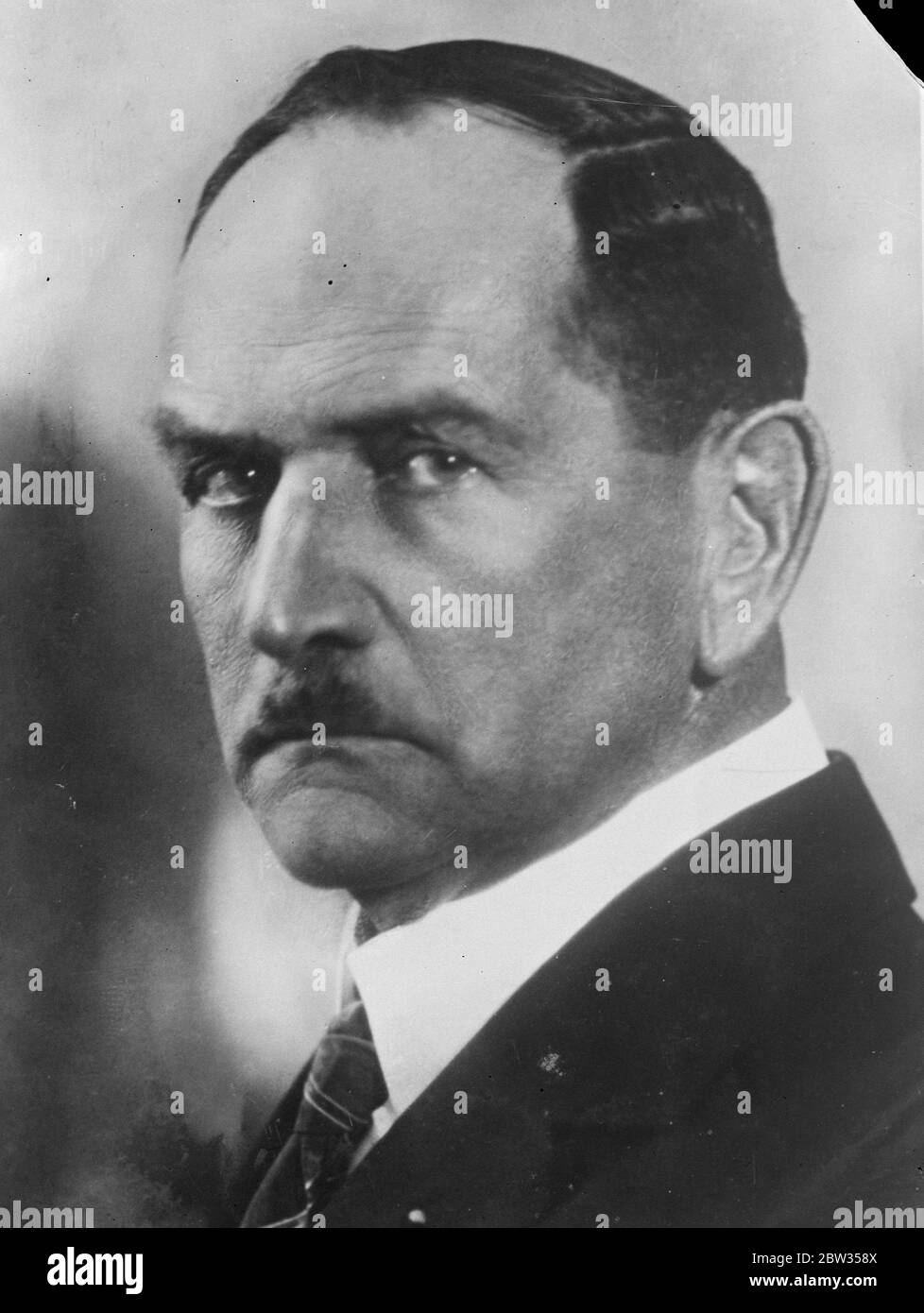 Il generale von PPE diventa dittatore della Baviera in seguito al sequestro del potere da parte di nazisti . Il generale von PPE, uno dei leader del fallito colpo di Stato a Monaco nel 1923 , è stato nominato Commissario di polizia di Reich per la Baviera in seguito al sequestro delle redini di governo da parte delle forze naziste . Il generale è ora dittatore virtuale della Baviera e ha nominato il commissario responsabile del controllo dei ministeri degli interni, della giustizia e delle finanze dello Stato. La Baviera è stata uno degli ultimi Stati a contrastare la politica di Herr Hitler di unire la Germania sotto il controllo nazionalsocialista . Generale von EPP Foto Stock