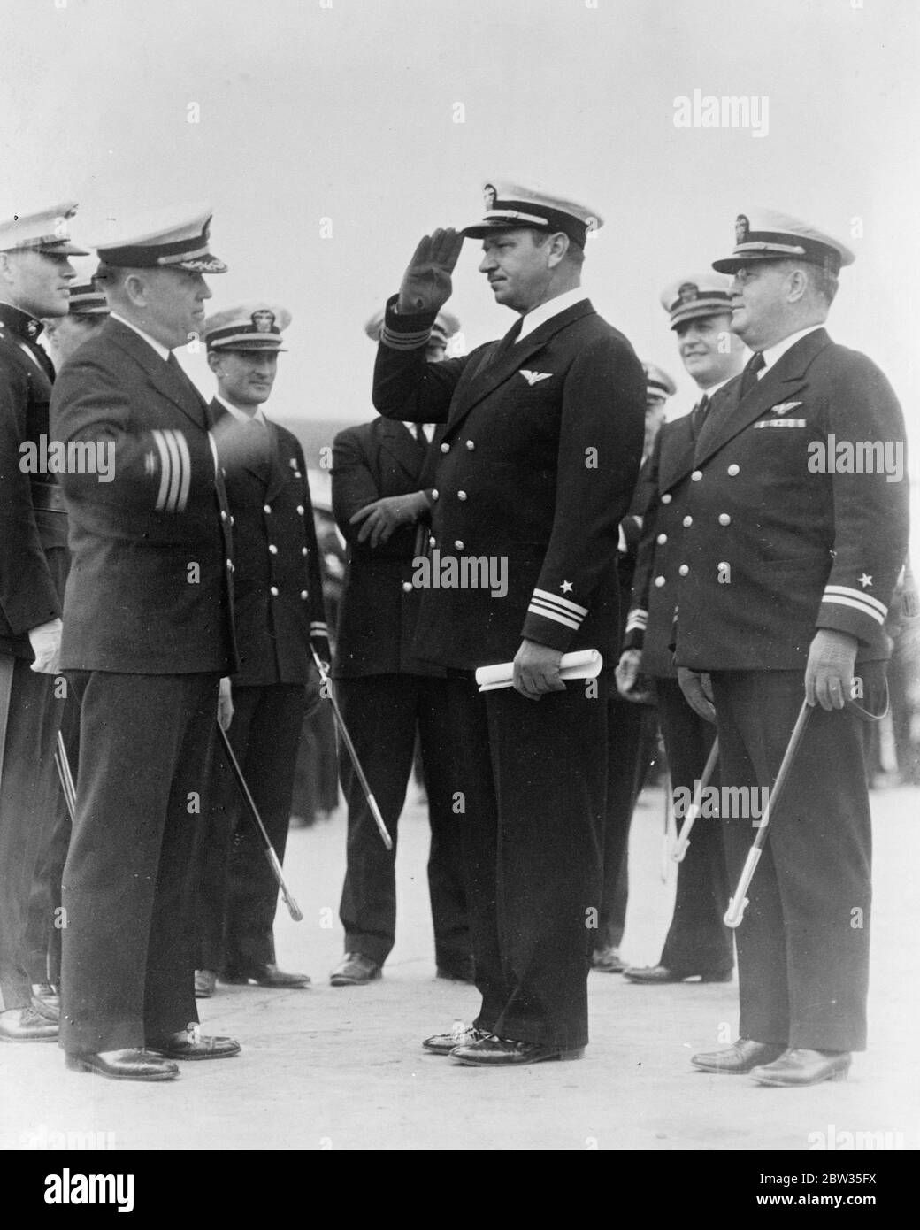 Wallace Beery diventa un comandante tenente nella forza della Riserva navale statunitense. 25 aprile 1933 Foto Stock