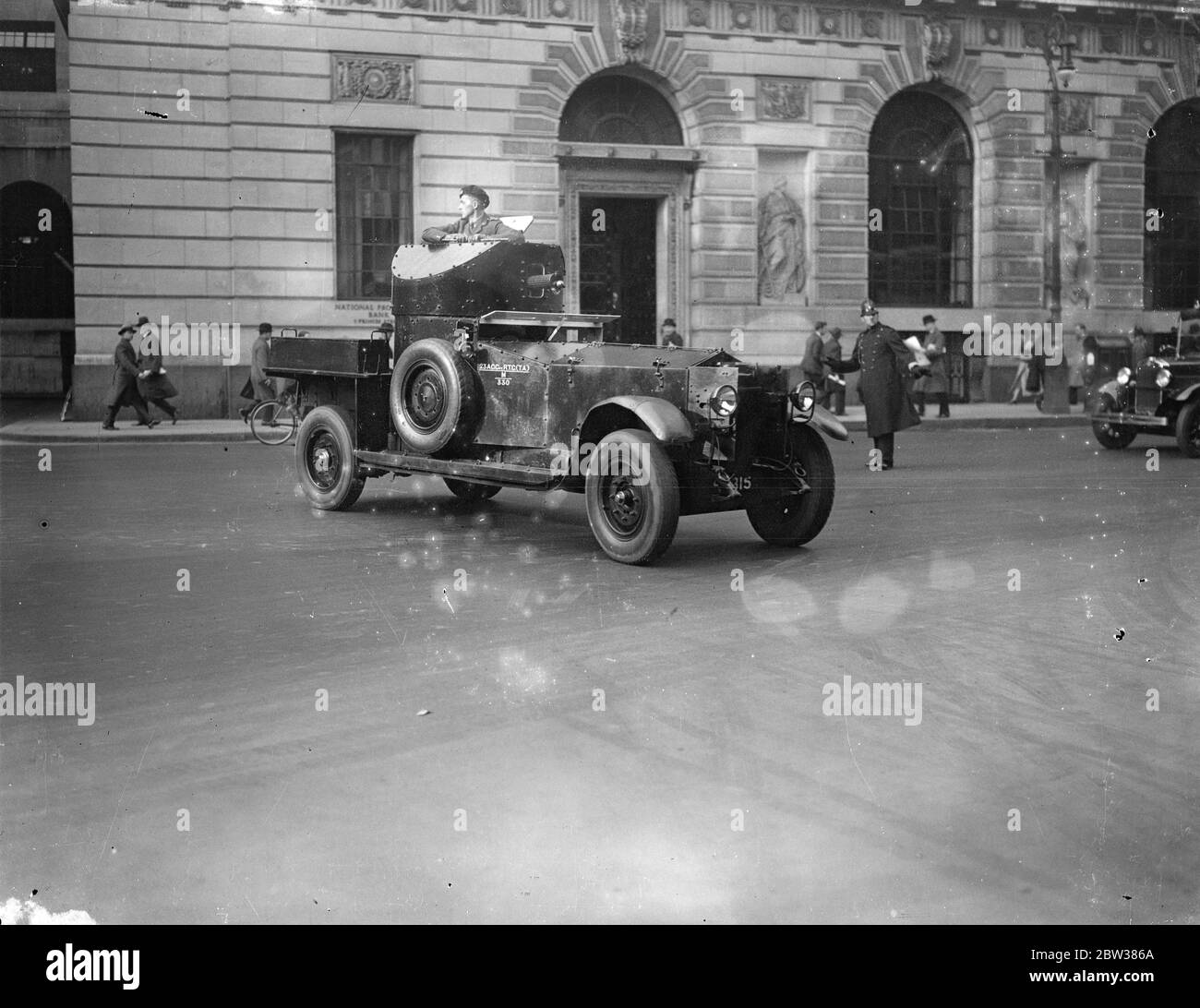 Un'auto blindata Rolls-Royce nelle strade di Londra . . Maggio 1934 Foto Stock