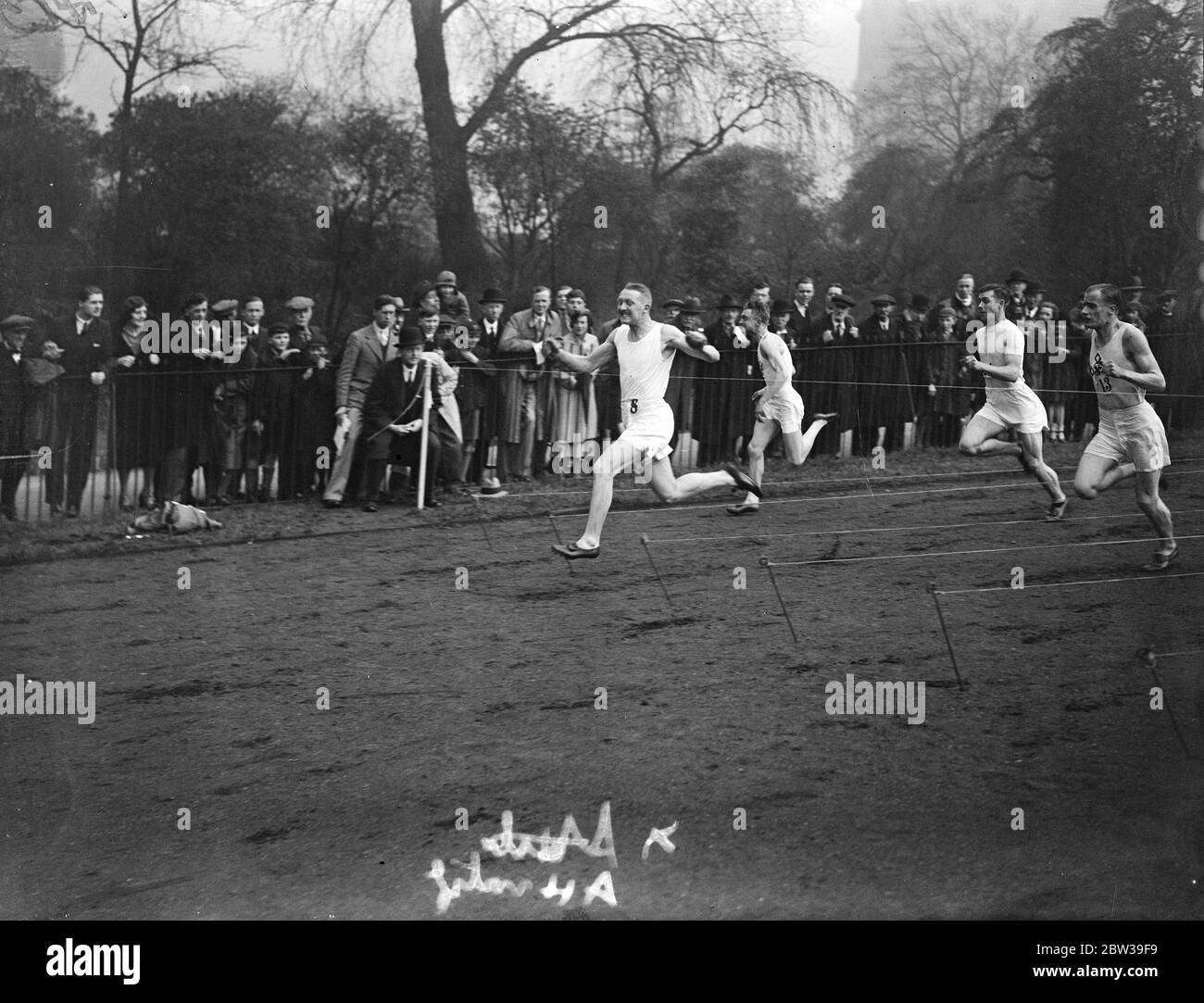 Un Hintze che vince i 100 yard . 12 aprile 1934 Foto Stock