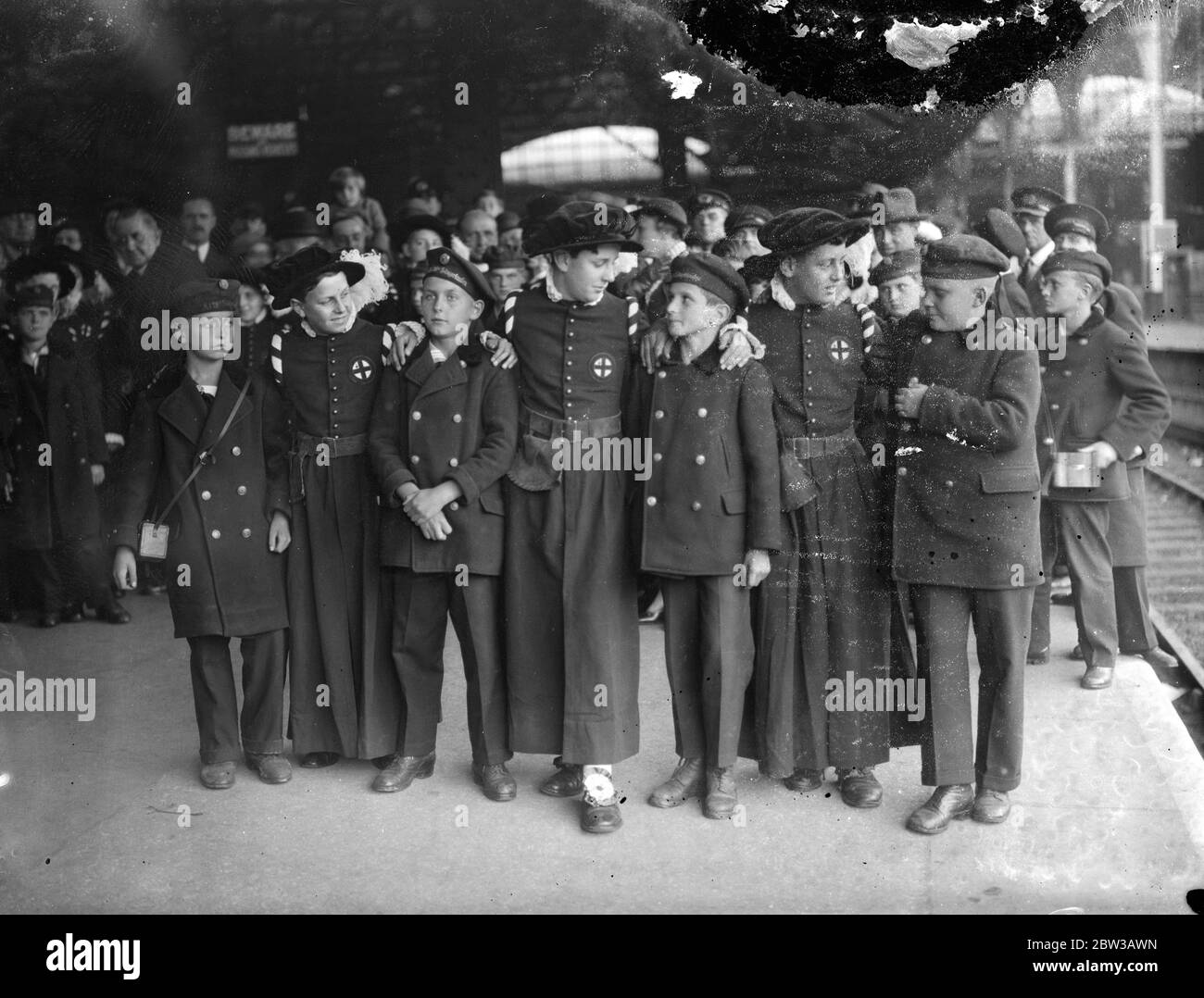 I coristi viennesi arrivano a Londra , Victoria . 1 ottobre 1934 Foto Stock