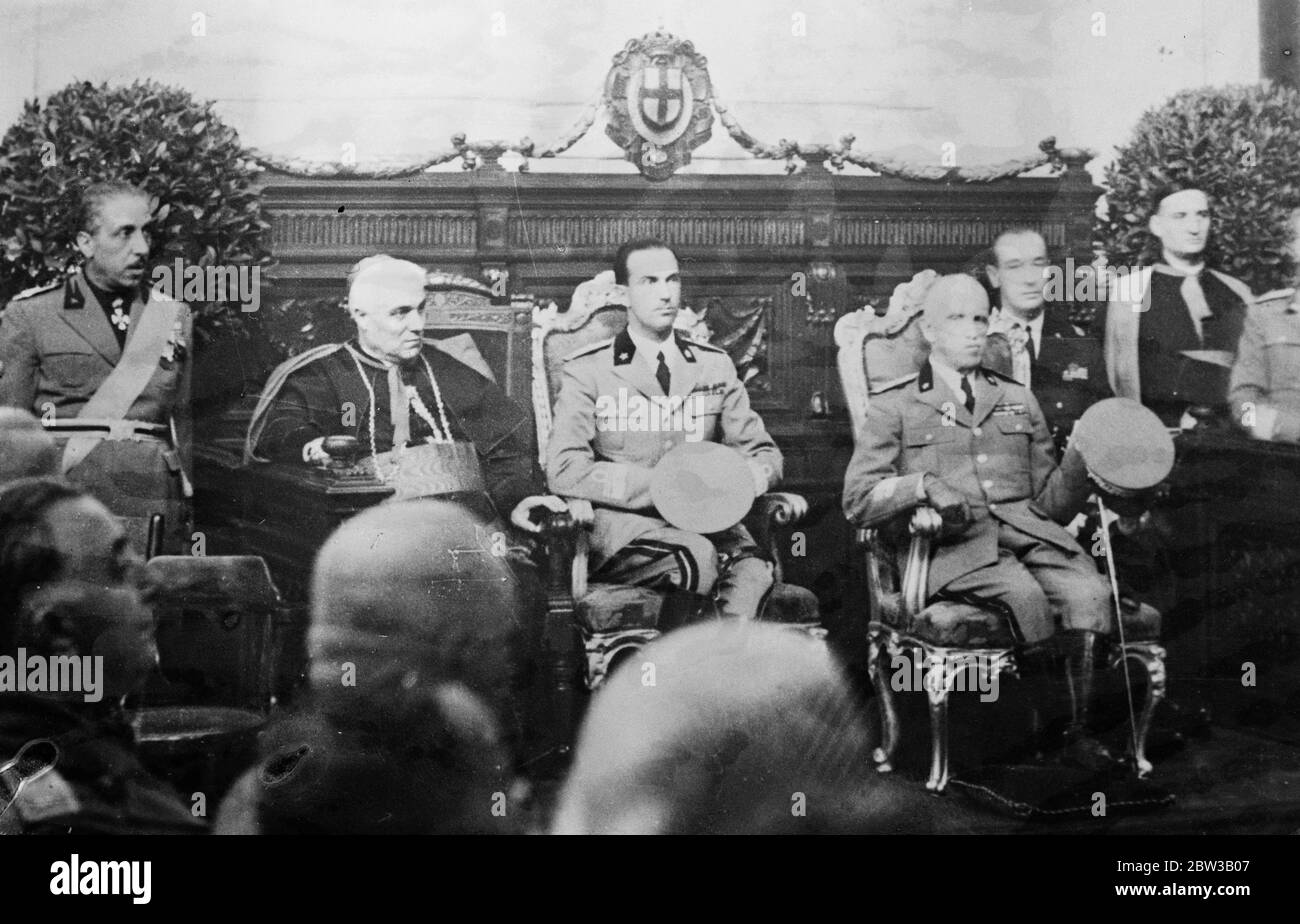 Il Re d'Italia e il Principe Umberto all'apertura del Congresso a Napoli . 4 ottobre 1934 Foto Stock