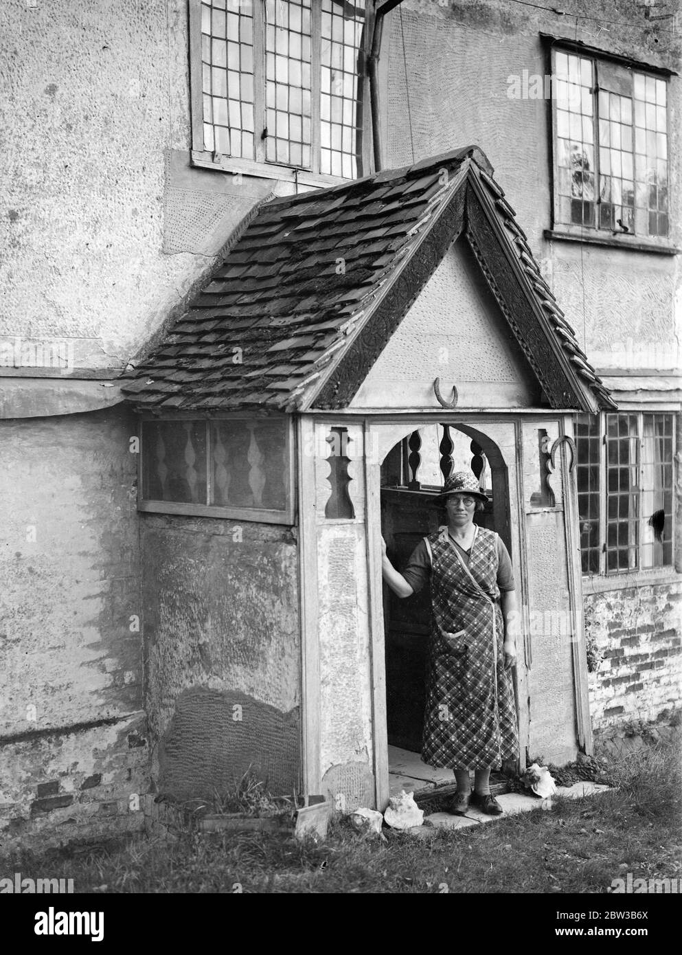 La vecchia casa di Anne Boleyn, Bulls Lodge Cottage , da prendere e da inviare in America . Chelmsford, Essex 8 ottobre 1934 . Foto Stock