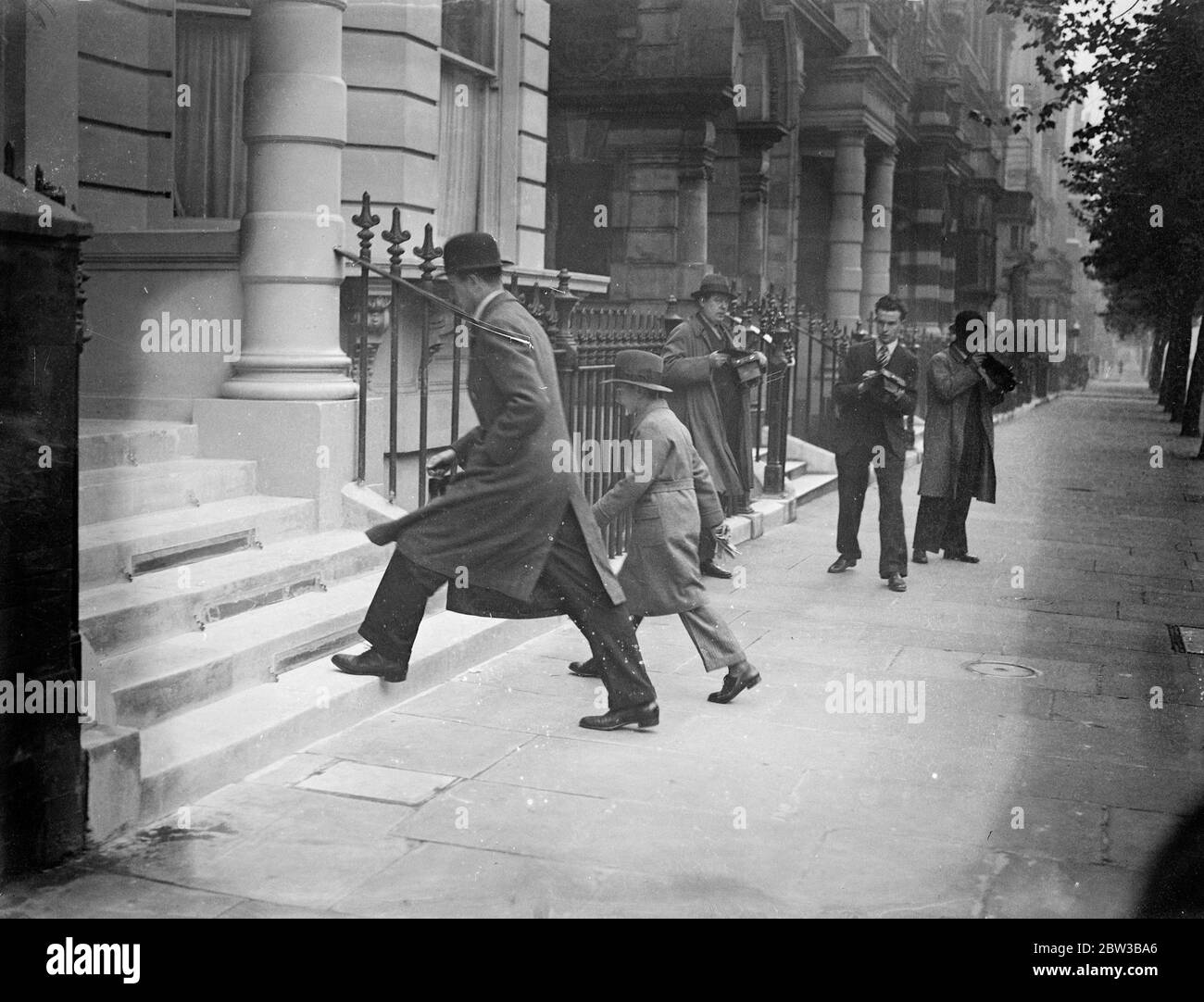 Il nuovo Re Pietro di Jugoslavia visita Legation a Londra . 10 ottobre 1934 . Foto Stock