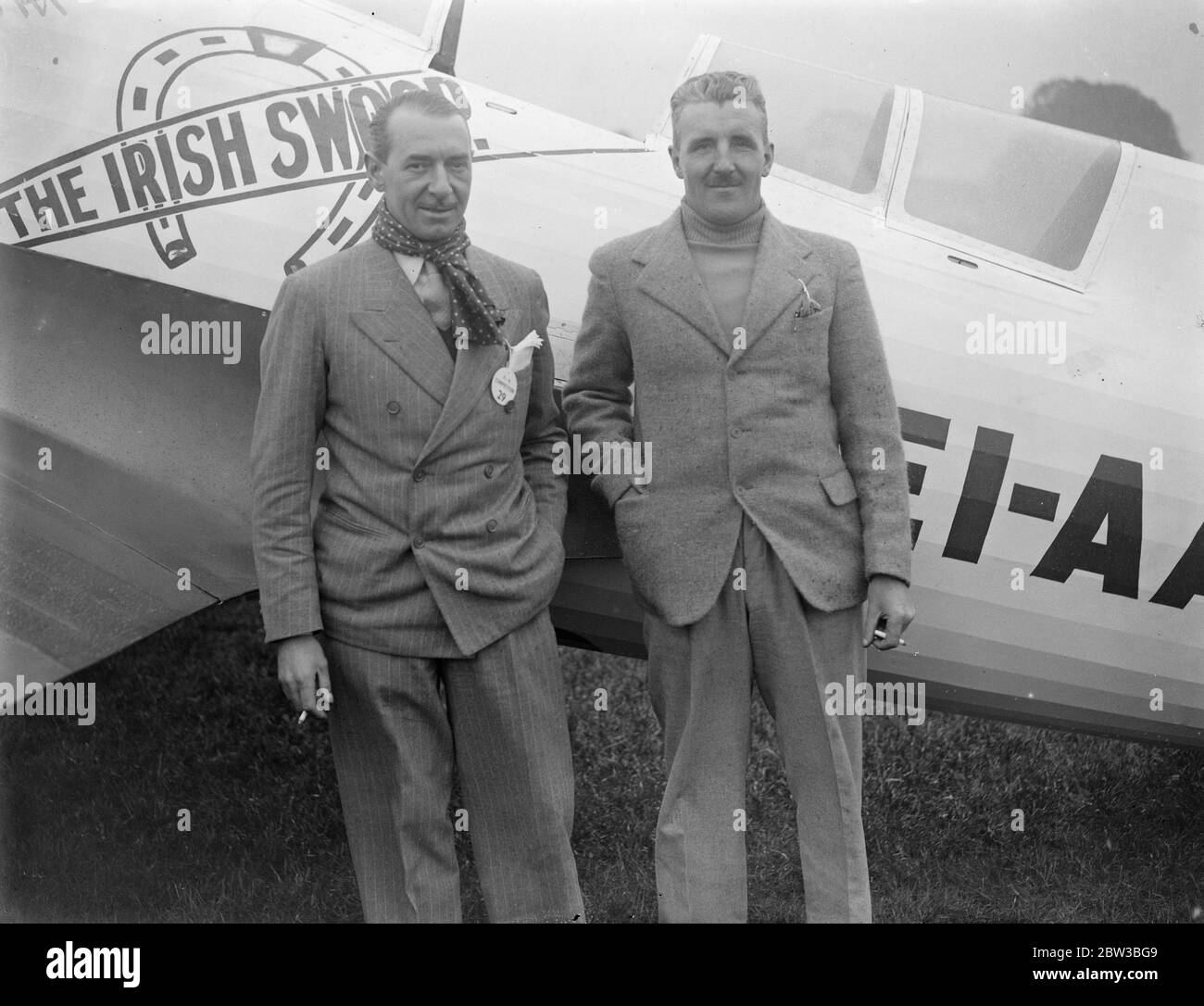 Fitzmaurice e W e Bonner in posa davanti a' The Irish Swoop'. Ottobre 1934 Foto Stock