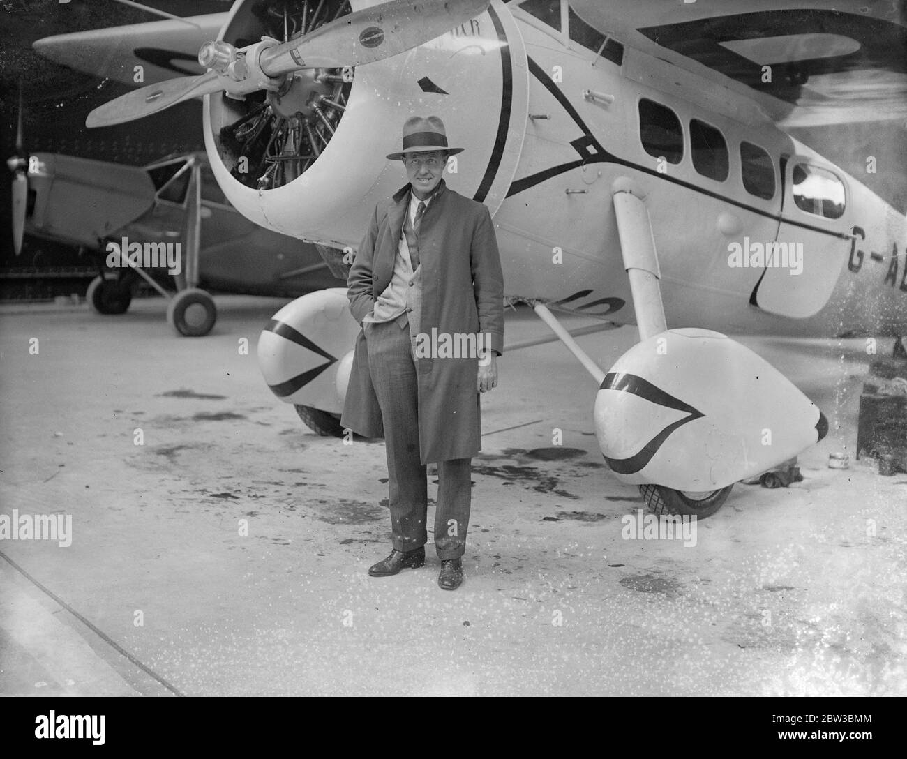 Ultimi preparativi a Mildenhall per la London to Melbourne Air Race . 20 ottobre 1934 . Foto Stock