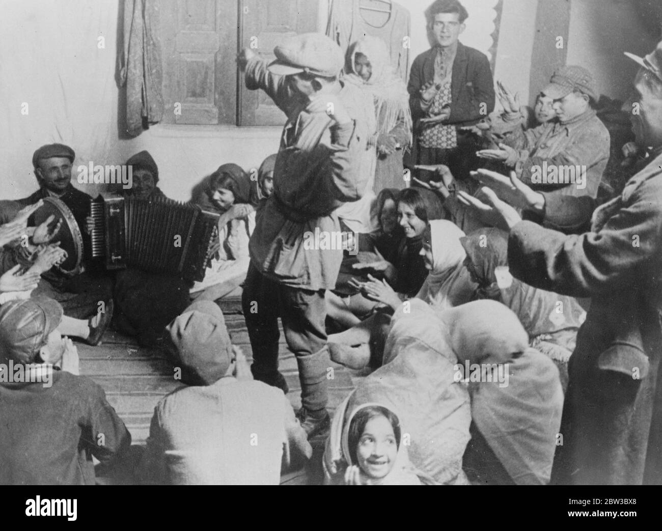Ballare in una cerimonia nuziale dell'Azerbaigian . 25 Ottobre 1934 . Foto Stock