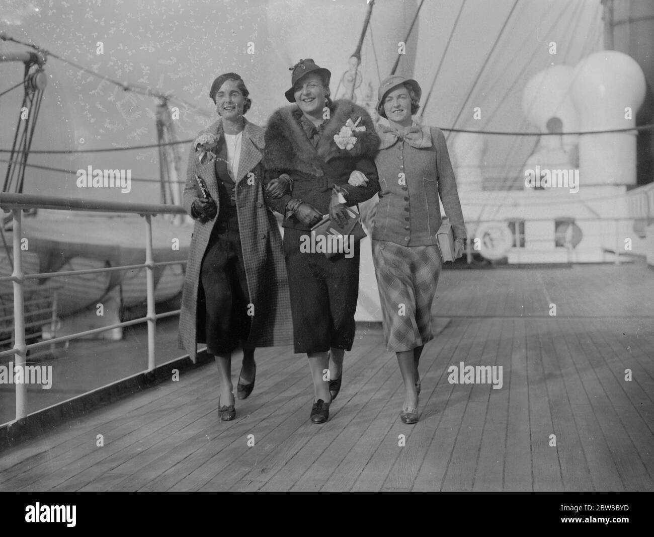 Il team di Lawn Tennis delle donne britanniche arriva a Southampton per l' America . 26 ottobre 1934 . Foto Stock