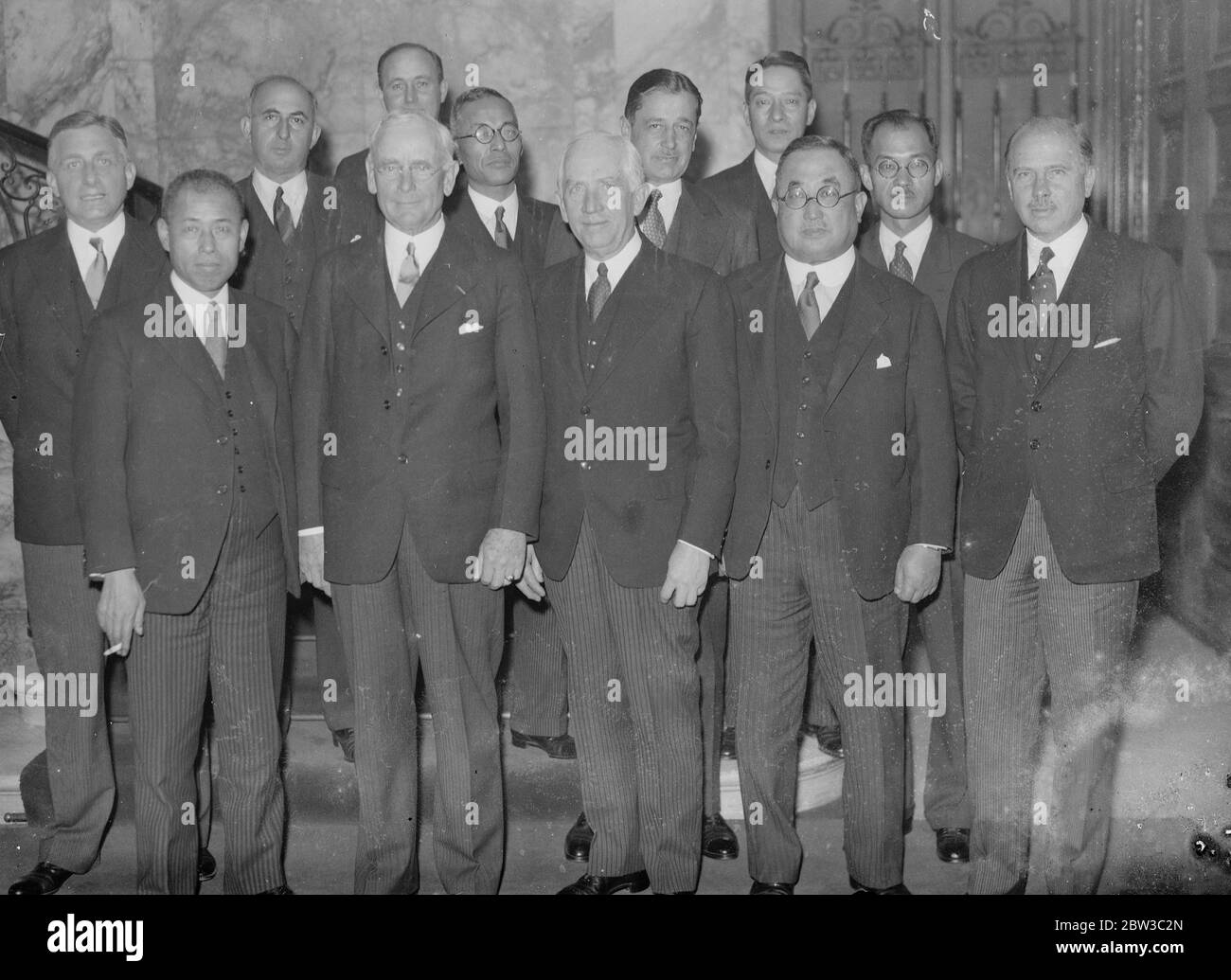 Incontro a Londra della delegazione navale americana e giapponese. Tra di loro c'è l'ammiraglio Yamamoto . 31 ottobre 1934 Foto Stock