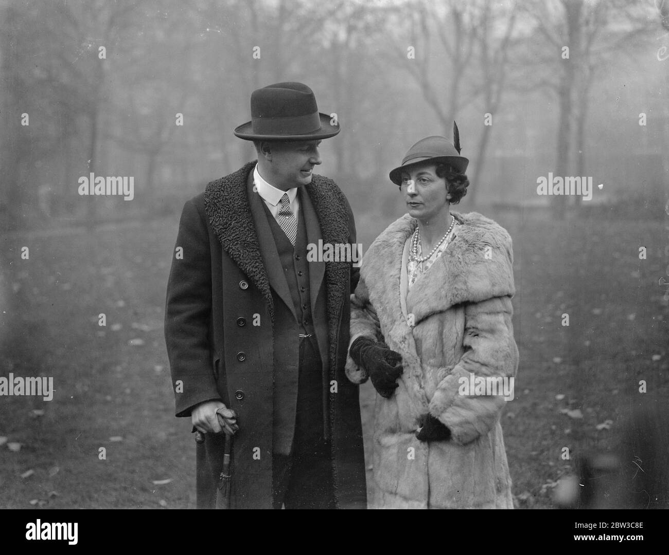 Sir Campbell Mitchell Cotts e la principessa Helene de la Tremoille fidanzati . 5 novembre 1934 Foto Stock