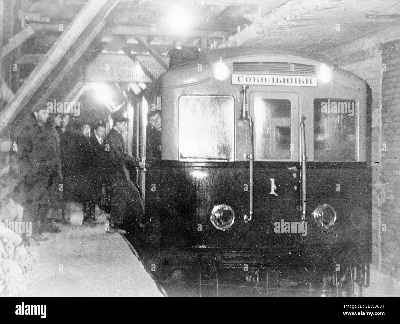 Primi passeggeri sulla metropolitana di Mosca. Novembre 1934 Foto Stock